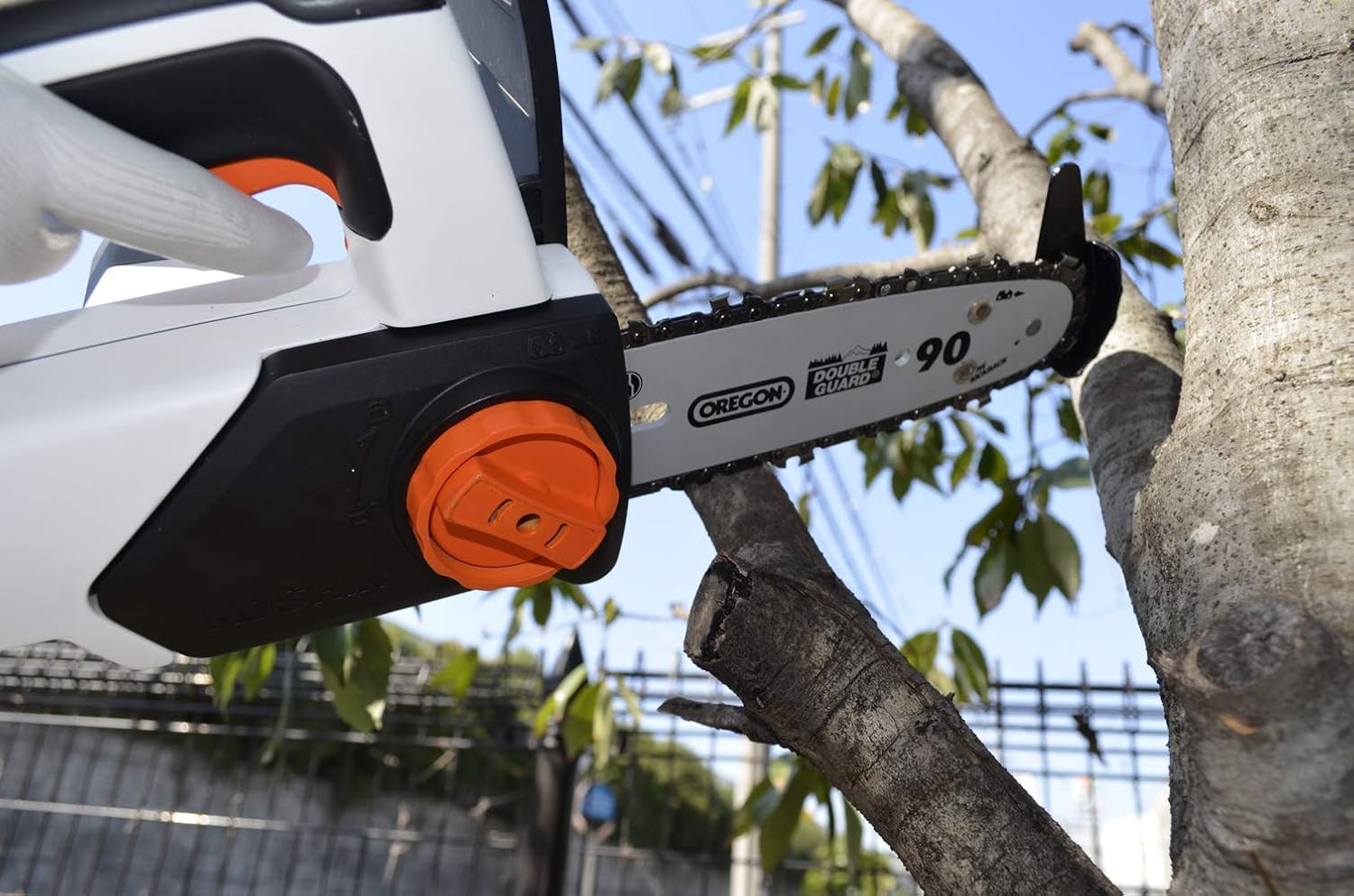 Amazon 工進 Koshin 18v 2 0ah 充電式 小型 チェンソー Scs 10 バッテリー 充電器付 枝打ち 枝切り 剪定 軽量 コンパクト Diy 工具 ガーデン