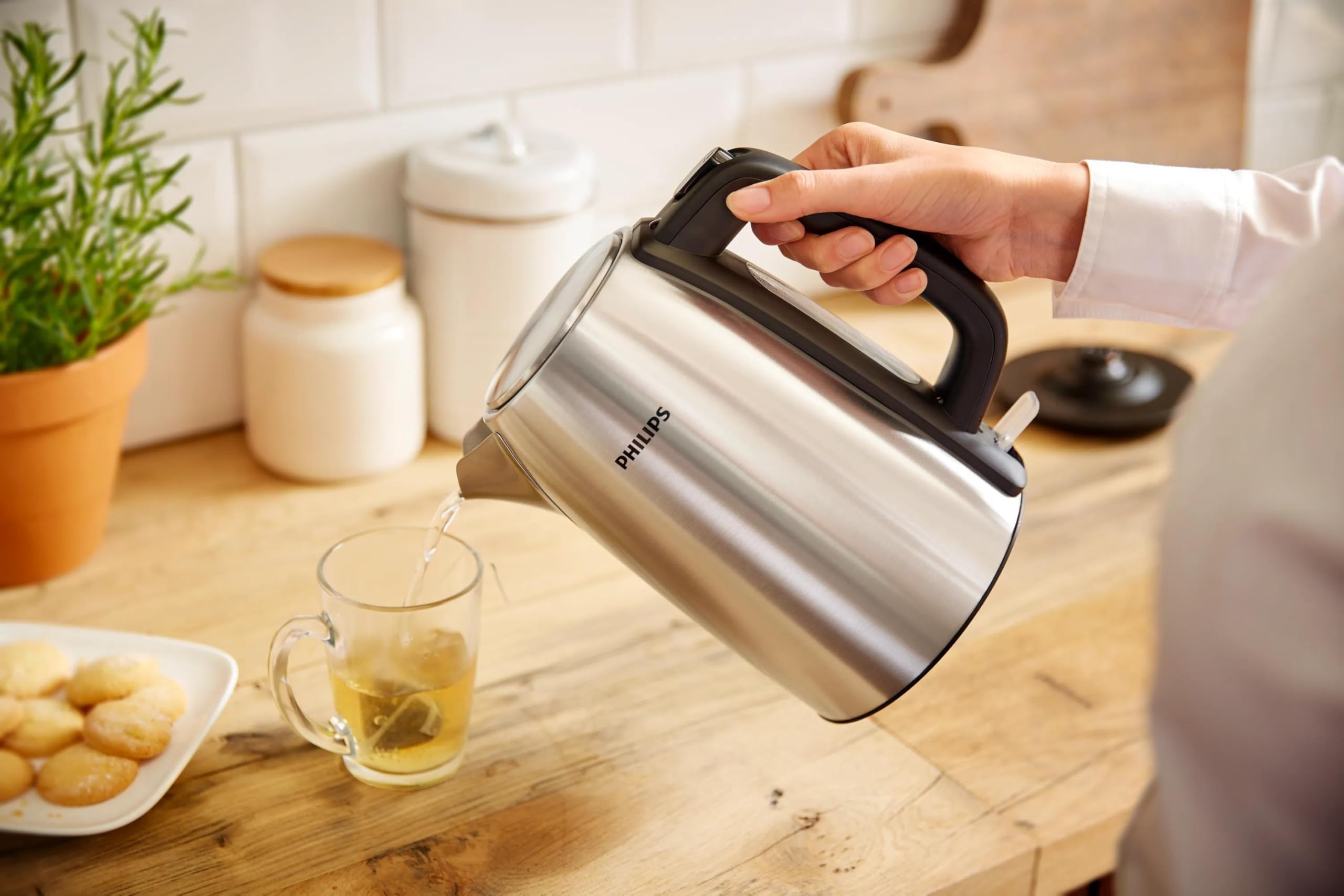 Philips Wasserkocher Viva Collection, Metall, 1,7 L | Mit Kontrollanzeige, 360°-Pirouettenbasis, Mikro-Sieb-Filter, Blaue Leuchtanzeige (HD9351/90)