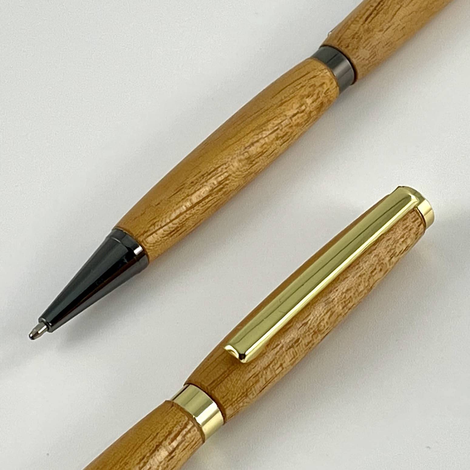 2er Stift-Set aus afrikanischem Mahagoniholz – Handgefertigt in Frankreich mit persönlicher Gravur – Inklusive Geschenk-Metallbox, Hochzeit, Jubiläum