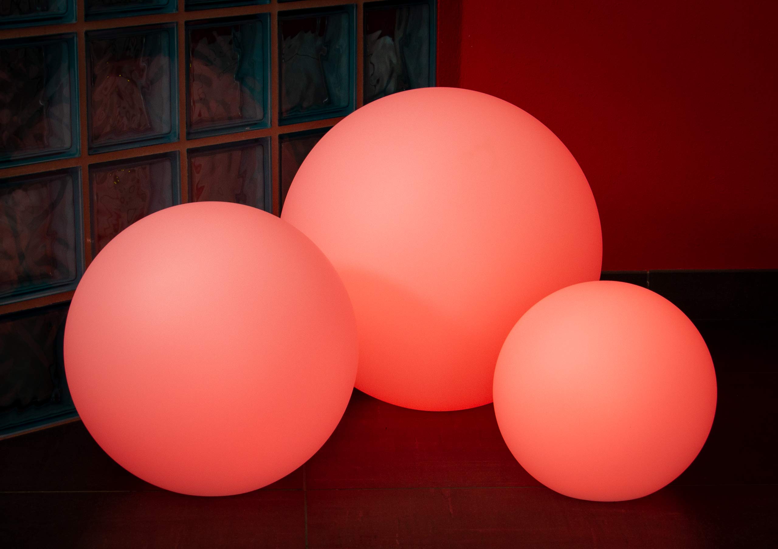 Led Kugel Garten Kugellampe Kugelleuchte Aussen 30 cm 16 Farben Aufladbar mit Akku und Fernbedienung Leuchtkugel Outdoor Lichtkugel PE-Kunststoff Wasserdicht IP65