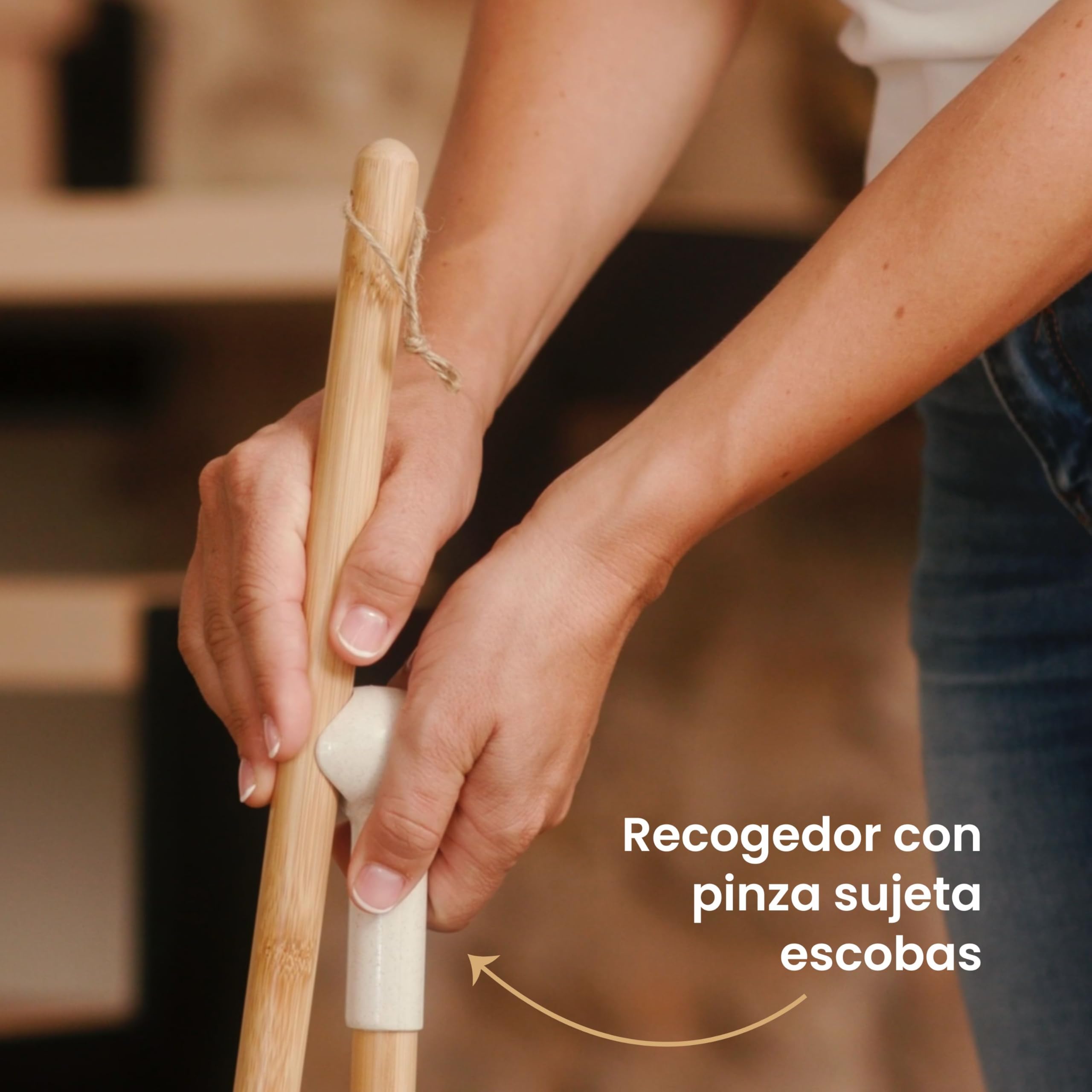 Vigar Zeroline Escoba y Recogedor Mini Desmontable Sistema Clic, Mango Bambú Natural con Regleta Goma, Cepillo Barrer Broom and Dustpan Set Compacto para Limpieza Hogar Cocina Interior, Gris