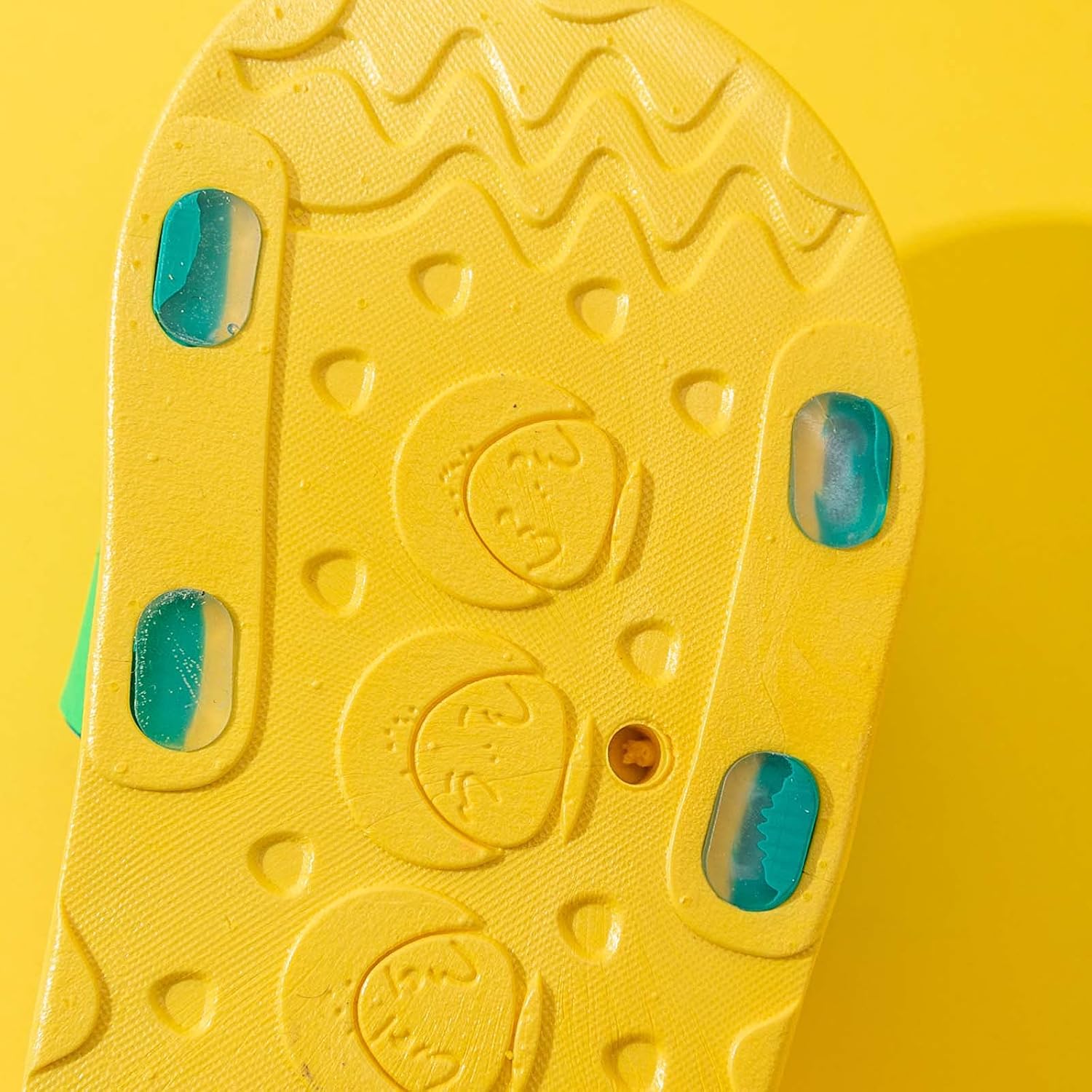 COMIOR Kids Slide Sandals Non Slip Boys Girls Open Toe House Slippers Soft Cartoon Dinosaur Garden Shoes Slip On Shoes Pool Shoes for Beach Pool Shower Slippers Lightweight Sandals 2 Years-7 Years : Clothing, Shoes & Jewelry