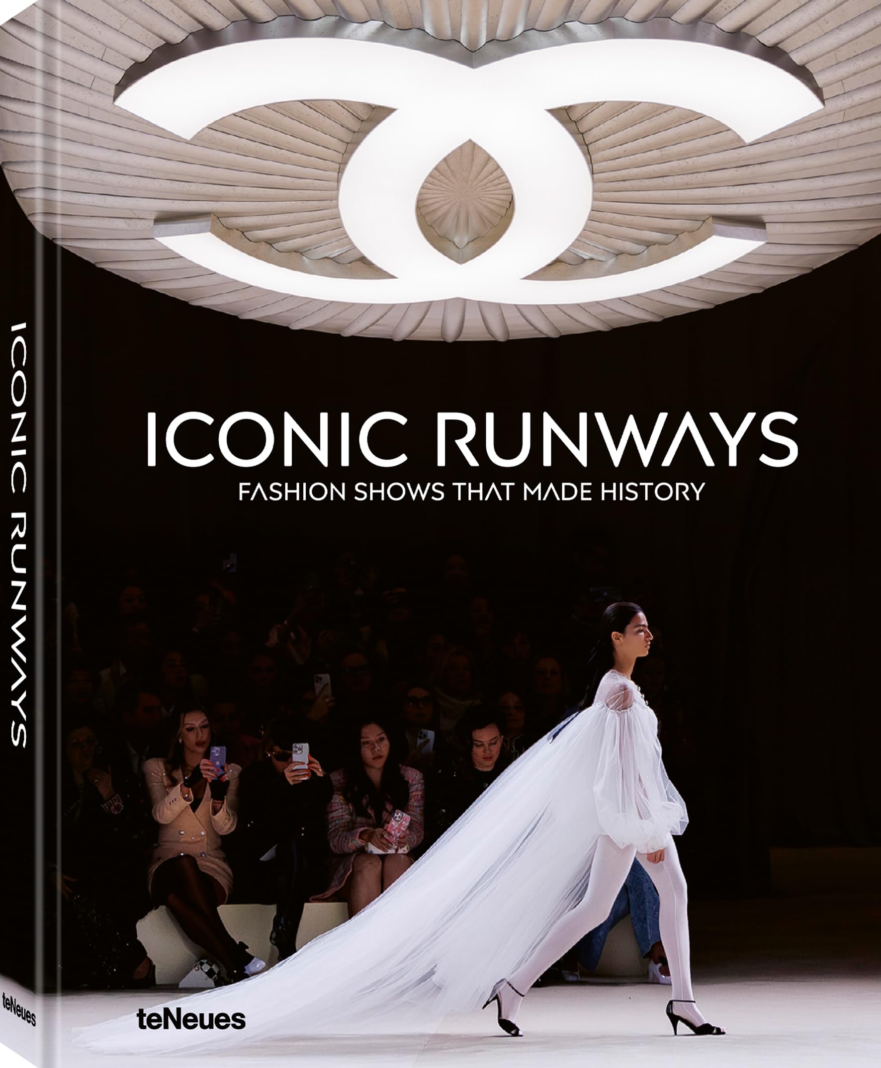 Iconic Runways by Pierre & Agata Toromanoff (Hardback Book)