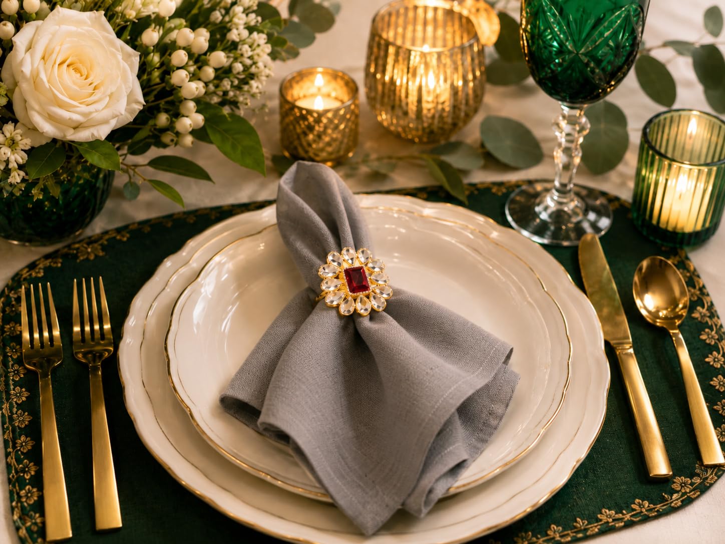 Lot de 12 magnifiques ronds de serviette faits à la main - Motif floral - Strass de couleur dorée - Pour fête, table à manger
