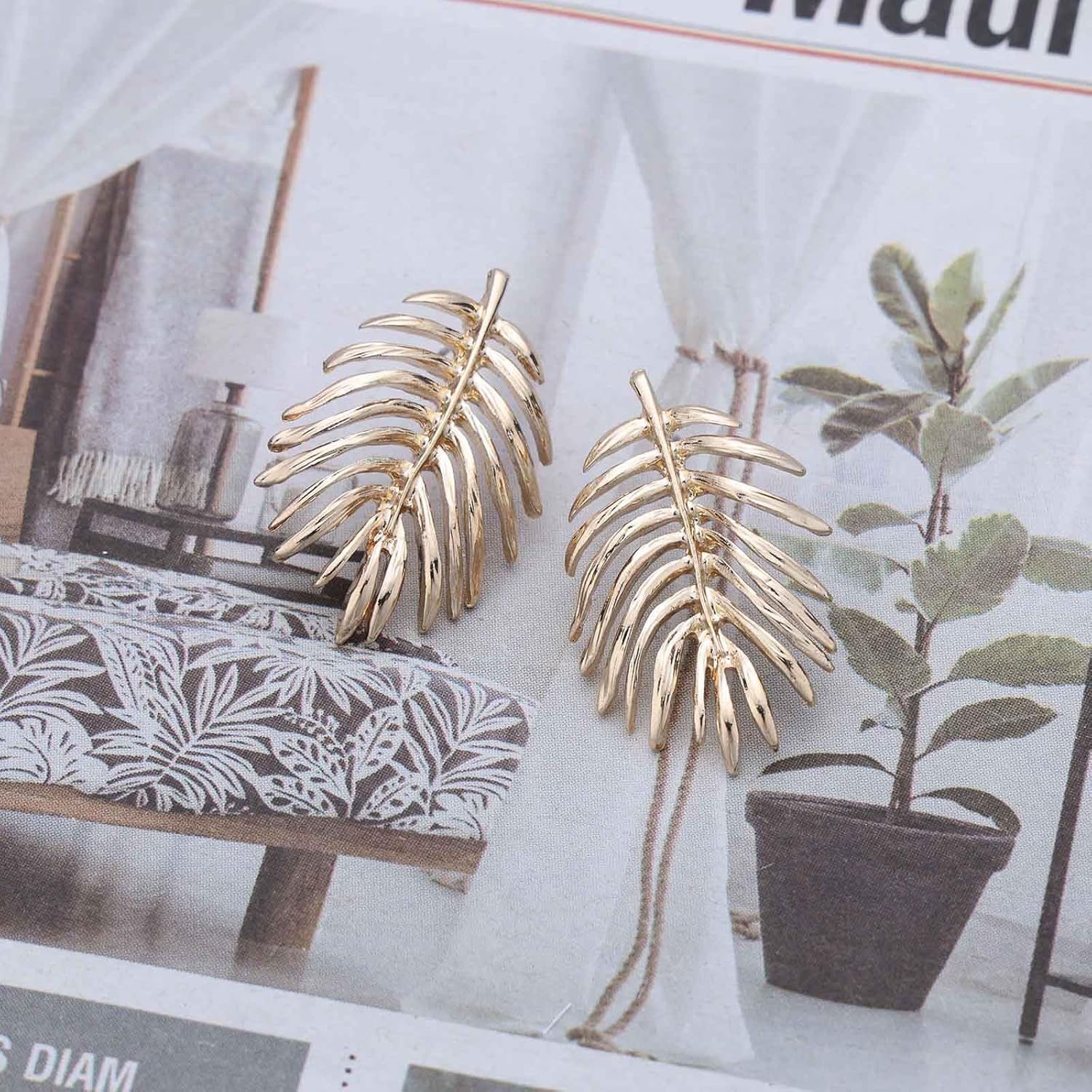 Vintage Hollow Leaf Stud Earrings Monstera Deliciosa Stud Earrings Large Leaf Drop Earrings Gold Exaggerated Earrings for Women - Image 6