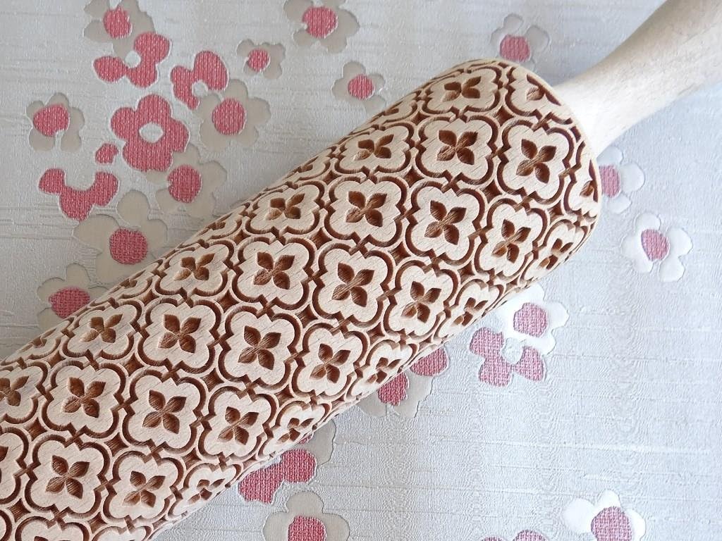 CLOVER TILES rolling pin and cookie cutter