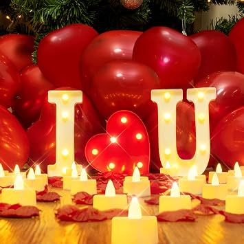 Homemory I Love U Light Up Letters زخارف الاقتراح، I Love U Sign مع 24 قطعة شموع عديمة اللهب 1000 قطعة بتلات ورد حمراء مزيفة 30 قطعة بالونات حمراء لعرض الزواج في عيد الحب ليلة رومانسية