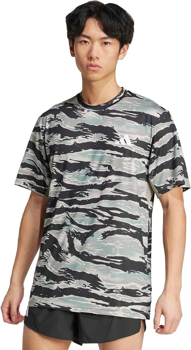 Camiseta con estampado integral de camuflaje Train Essentials para hombre