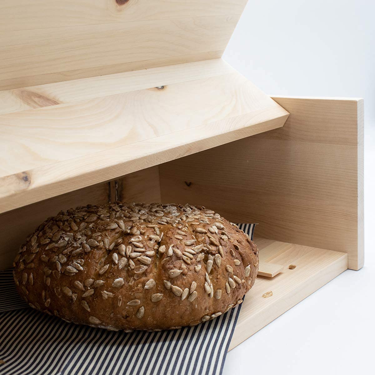 Brotkasten aus Zirbenholz mit Gitter und Bienenwachstuch, 45x16x25 cm | Handgefertigte Brotdose aus Naturholz, Made in Austria