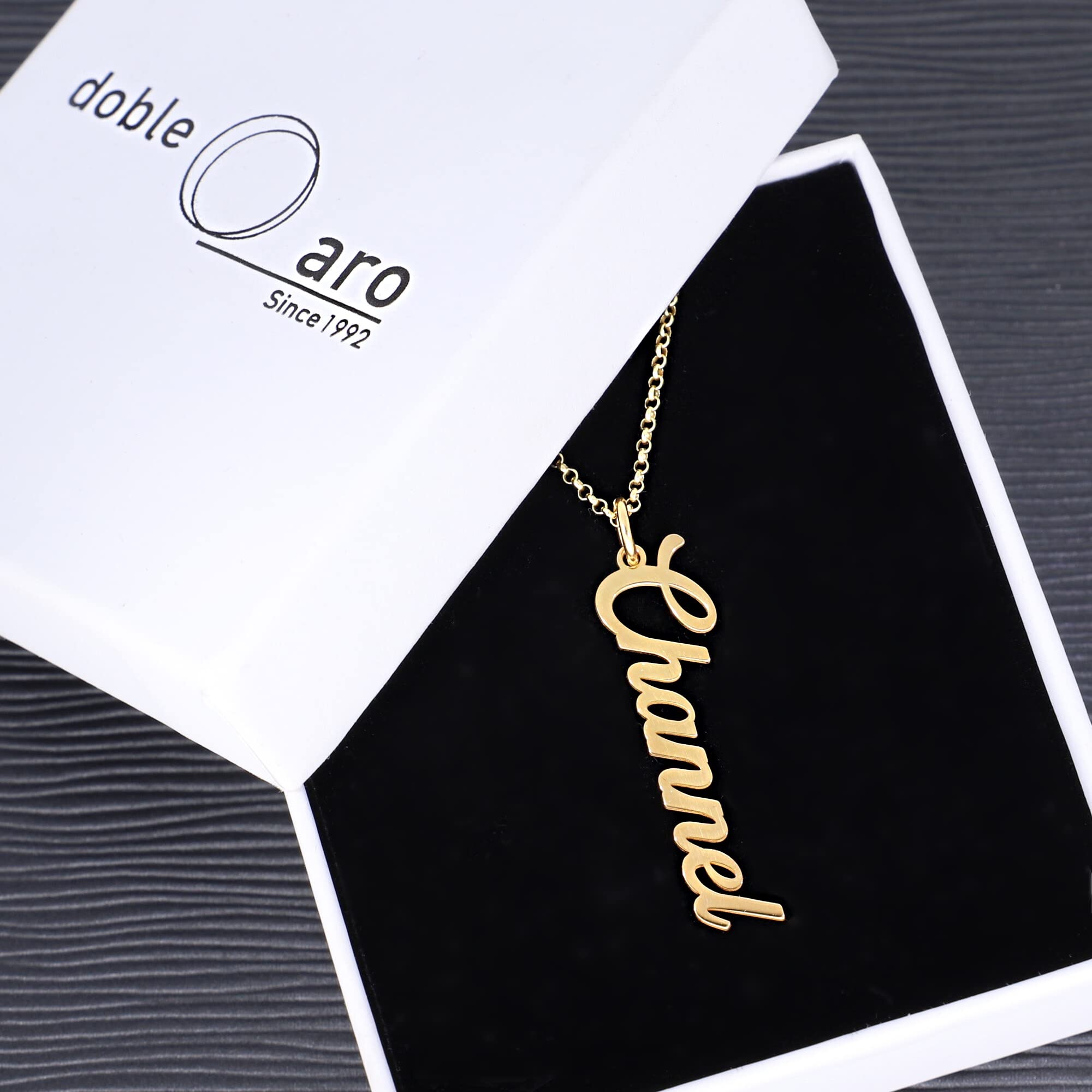 Colgante Personalizado con Nombre - Plata de Ley 925/1000 para Mujer – Collar Artesanal con Cadena Ajustable - Hecho en España (Modelo Vertical Oro, Plata de Ley)