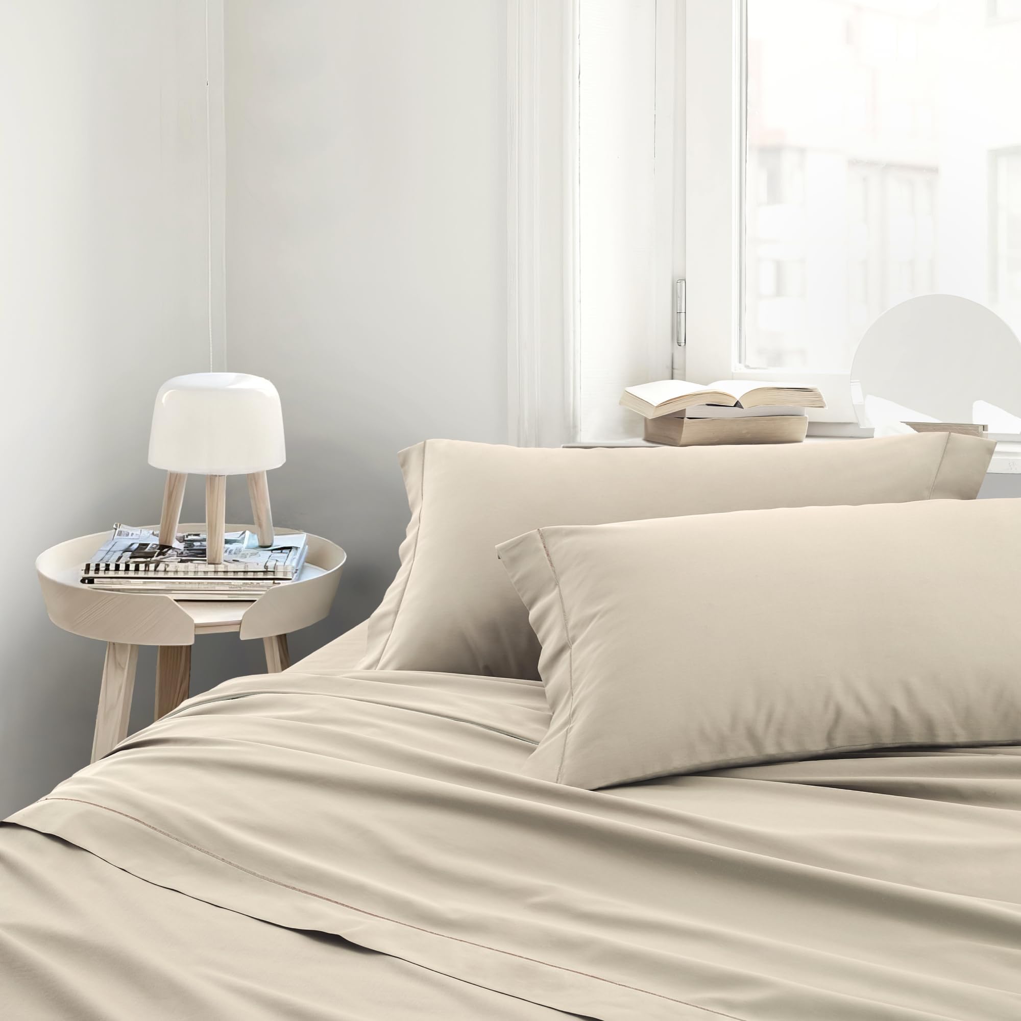 PENSIERI DELICATI Completo Letto Matrimoniale in Raso Tinta Unita 100% Cotone, Completo Lenzuola Matrimoniali 250x300 Comprensivo di Lenzuolo Sotto, Sopra e 2 Federe, Made in Italy, Color Beige