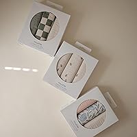 Vista 2 de mushie Fundas impermeables para cambiador 100% algodón orgánico Juego de 3 (Combo de abejas)