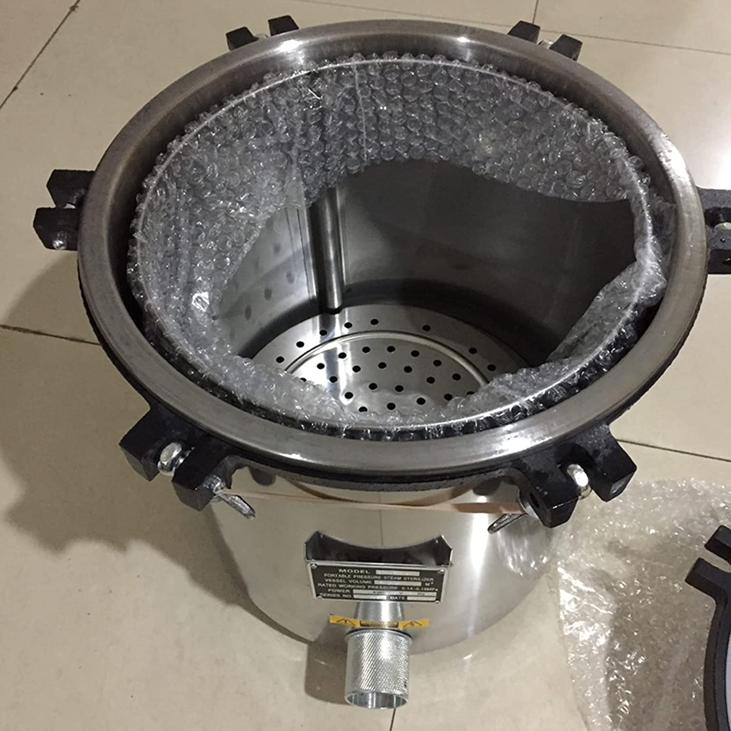 Autoclave Chamber with Sterilization Basket