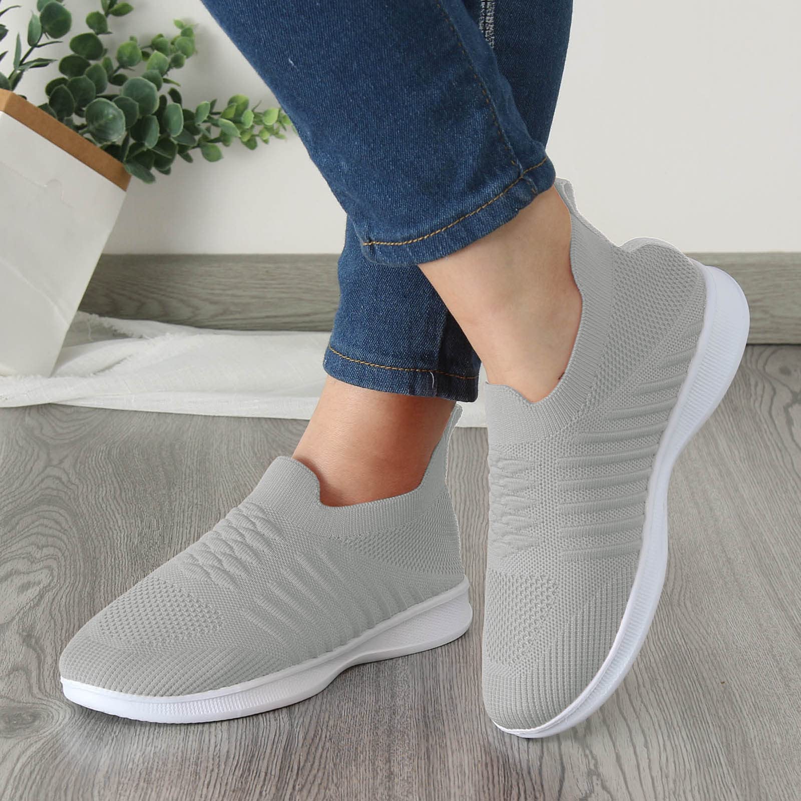 Femmes Casual Chaussures À La Mode Simple Et Solide Couleur Le Nouveau Modèle D'été Respirant Confortable Et À Fond Plat Léger À Glisser sur Taille Femmes Confortable Pied Large Chaussure