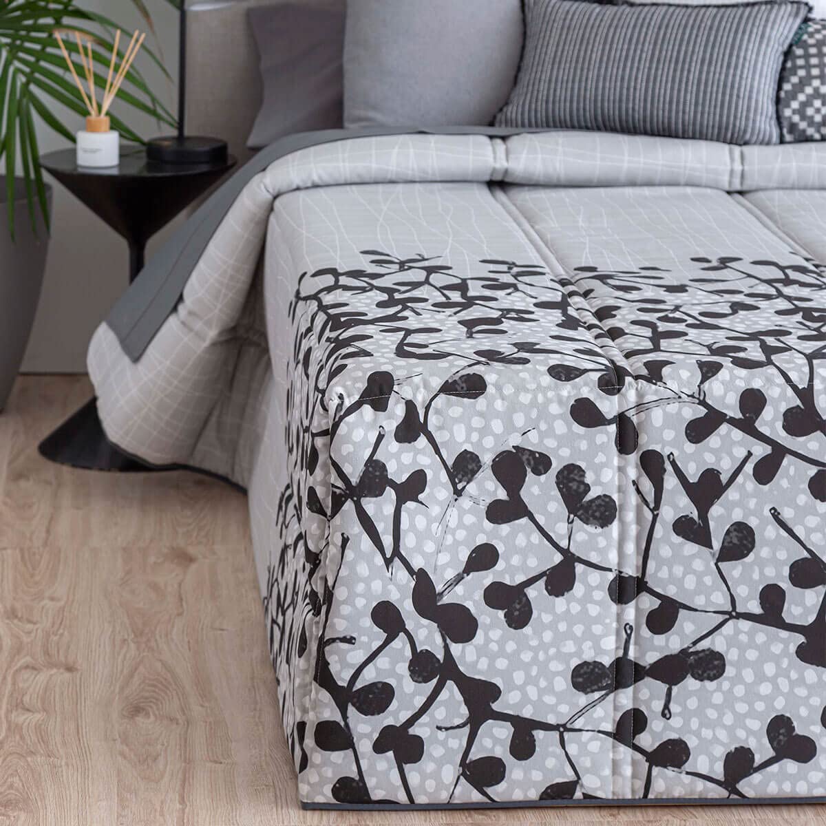 Trapunta Imbottita LLANES Per Letto 135 Cm - Lanovenanube - Blu Con Cuscino Coordinato