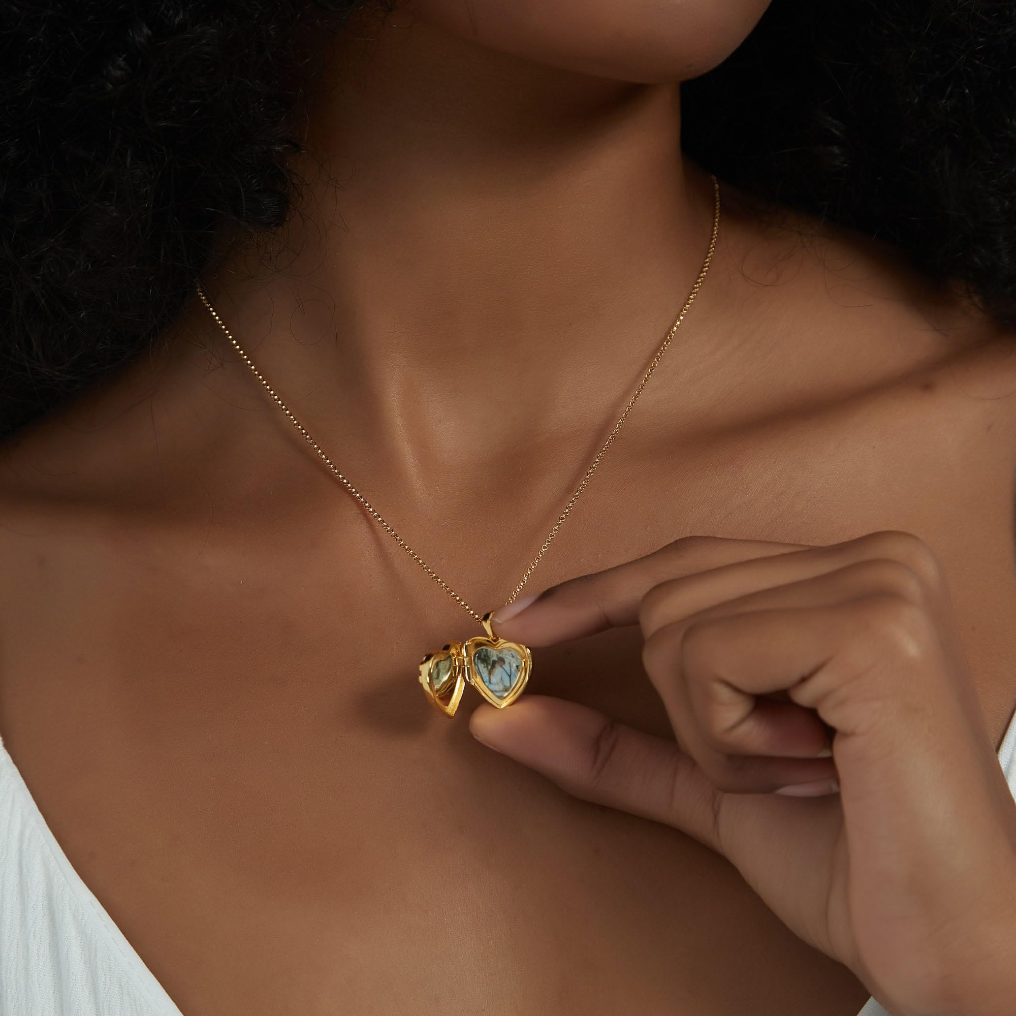 PERIMADE Collana con medaglione a forma di cuore personalizzato che contiene foto, ciondolo commemorativo personalizzato per donne, medaglione di memoria con messaggio di testo inciso personalizzato