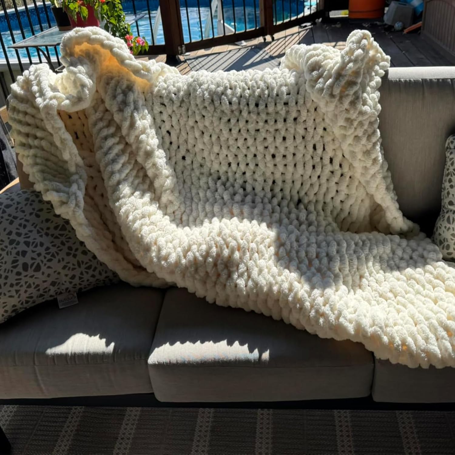 Luxury Chunky Knit Throw Handmade Thick Cable Knit Crochet Blanket 50x60 White Soft Chenille Yarn Throw Oeko-TEX Certified