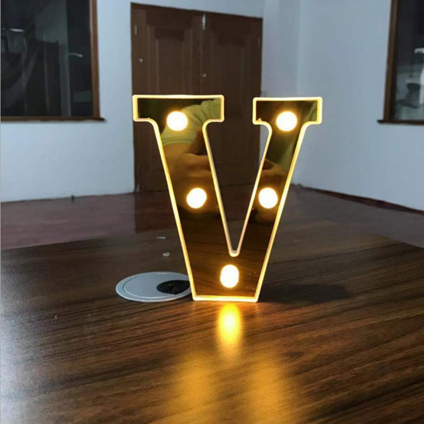 LED Letter V Lights 16cm Marquee Decoration Light Up 0-9 Numbers Night Light Letters Lights Sign for Party Wedding Anniversary Decor Battery Operatgn