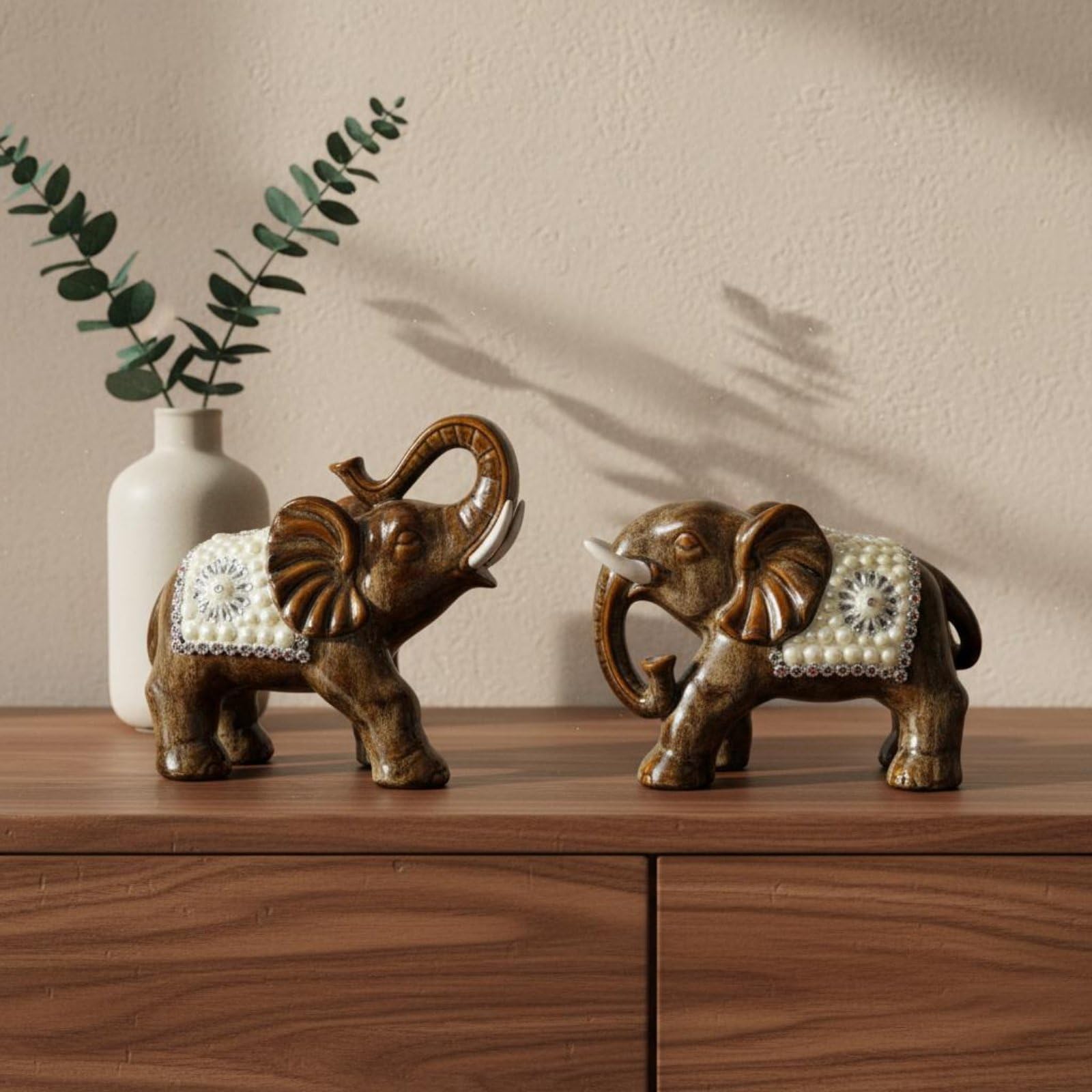 Statuetta in Ceramica Figurina Scultura Soprammobile Decorazione Porcellana Monocromatica Portafortuna con Abbellimenti Raffinati Adatta per Scrivania Consolle Casa Souvenir Aziendale