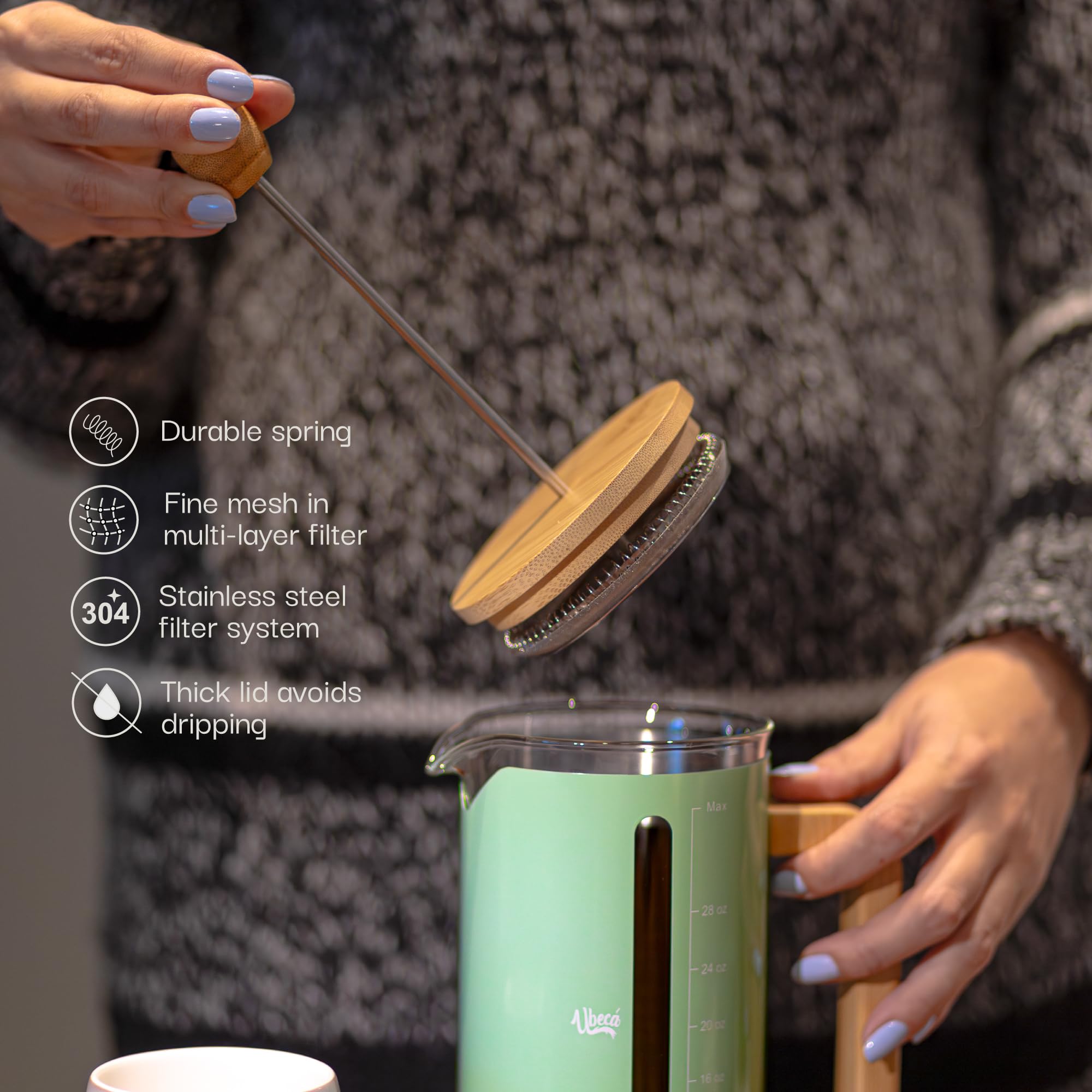 Cafetera de prensa francesa con detalles de bambú, hasta 34 onzas con medidas, color verde menta.