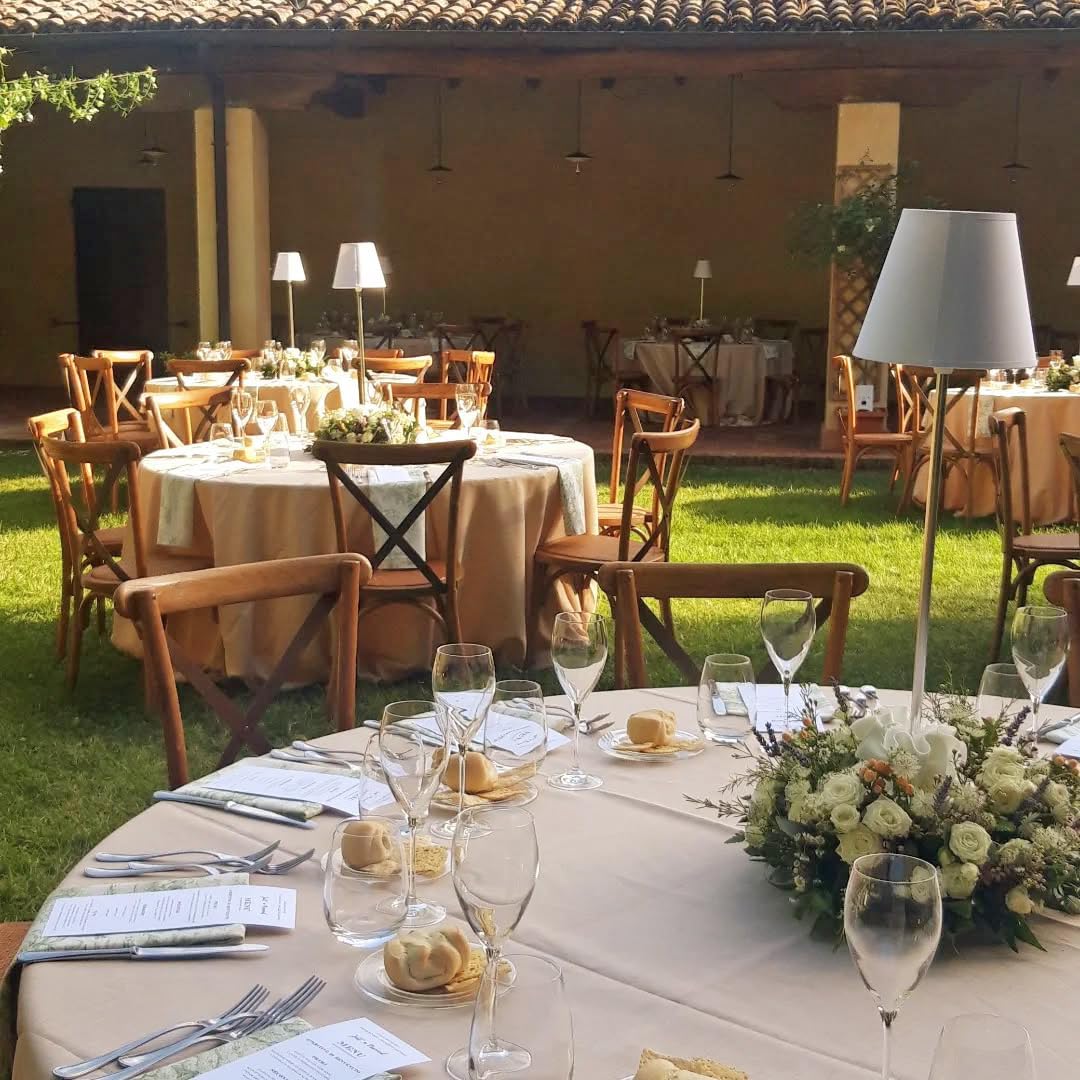 Brigros MBI - Tavolo Pieghevole da Giardino Rotondo 180x74 cm Bianco, Perfetto come Tavolo da Campeggio, da Buffet, da Cucina, Tavolino Salvaspazio a Valigetta con Maniglia