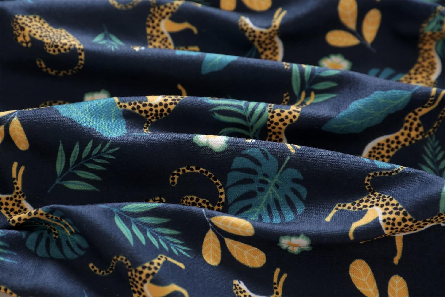 Vozanet Women's Pajamas Set Soft V Neck Sleepwear Top and Capri Pj Lounge Sets Cartoon Heart Shape Cat Nighty Plus Size - Image 7