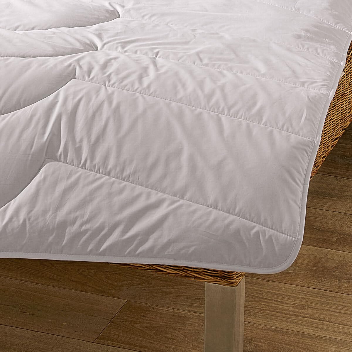 Traumschlaf Kamelhaardecke Sommerdecke extra leicht · 100% Kamelhaar Füllung · Temperaturausgleichend, feuchtigkeitsregulierend & Atmungsaktiv · Waschbar bis 30°C 200x210 cm