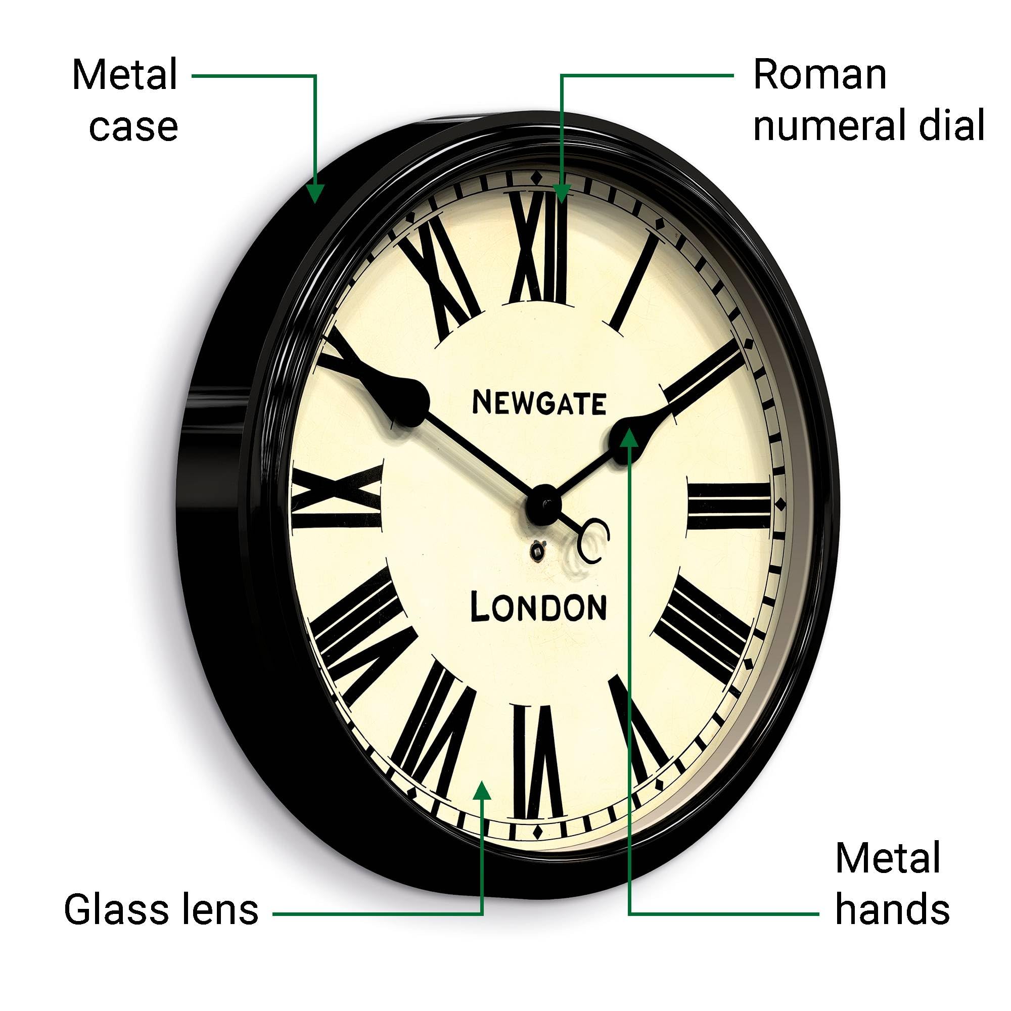 Horloge Murale NEWGATE Battersby - 50 Cm, Cadran Romain Vintage, Métal Noir Brillant - Mécanisme Quartz - Design Classique Et Emblématique