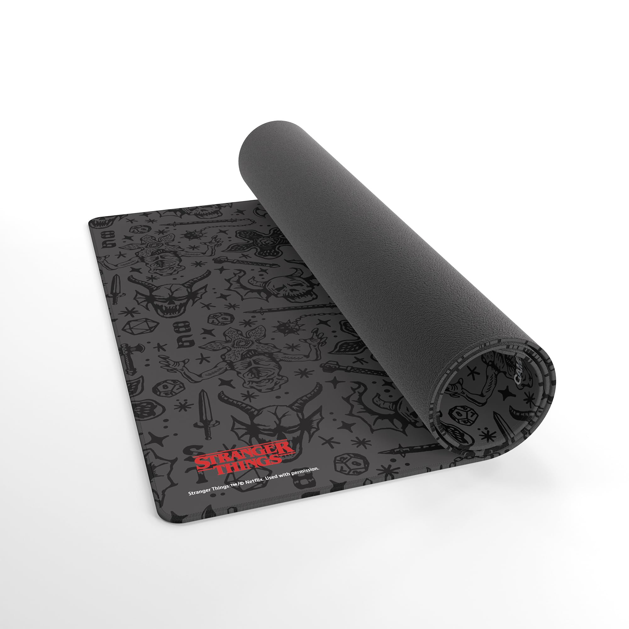 Gamegenic Stranger Things Hellfire Club Prime Playmat: tapete con Borde Cosido de 61 x 35 cm con Licencia Oficial, Superficie Antideslizante Juegos de Cartas y Uso en Escritorio.