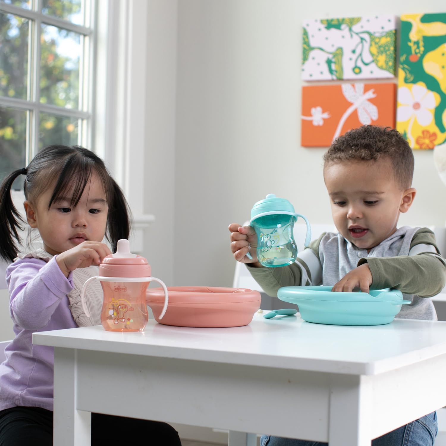 Chicco Training Cup, in Plastica Un Bicchiere Antigoccia Bambini, Una Tazza per Imparare a Bere, Beccuccio Ergonomico Semi-Soft, Valvola e Manici Rimovibili, 6 Mesi+, Senza BPA, Grigio