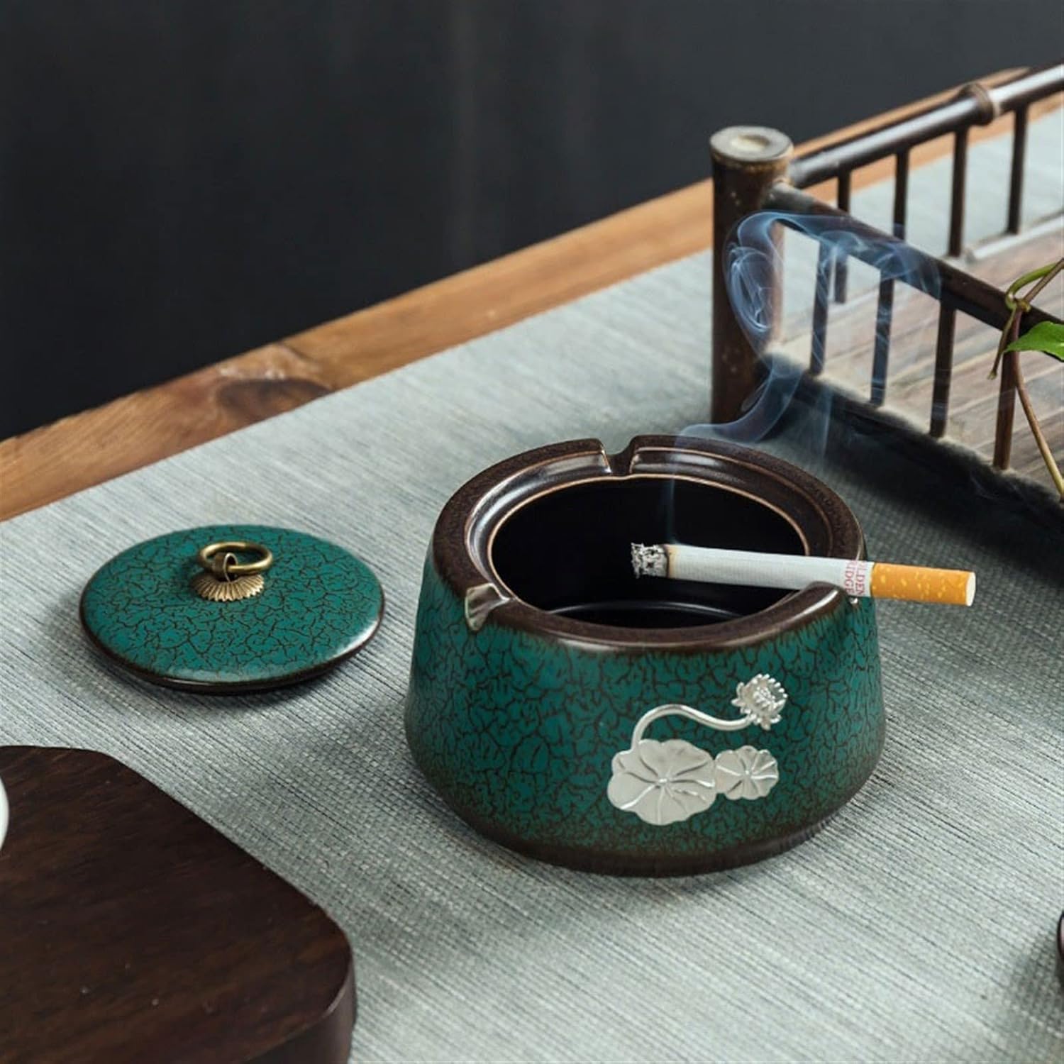 Weed Ash Tray Ceramic Ashtray with Lid Multifunctional Creative Peacock Green Home Living Room Ashtray Ashtrays for Cigarettes