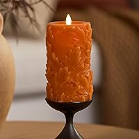 Vista 16 de Luminara Vela de Pilar de Llama Móvil con Hojas y Calabazas en Relieve de 3.25" x 6.5" con Borde Empotrado Sin Fragancia de Cera Real LED Operada