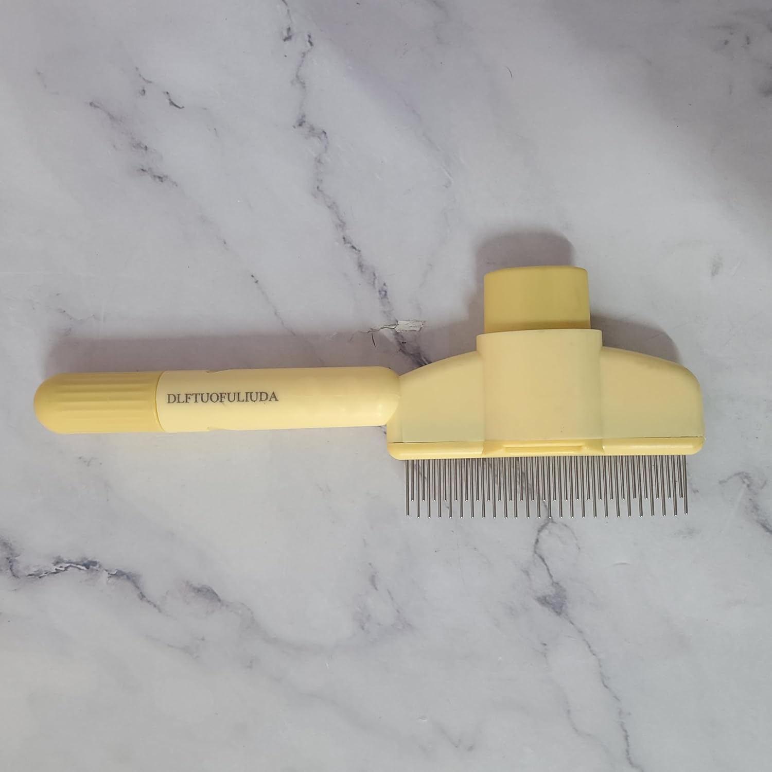 DLFTUOFULIUDA Grooming tools for pets, namely, combs – Stainless Steel Teeth Deshedding & Detangling Comb