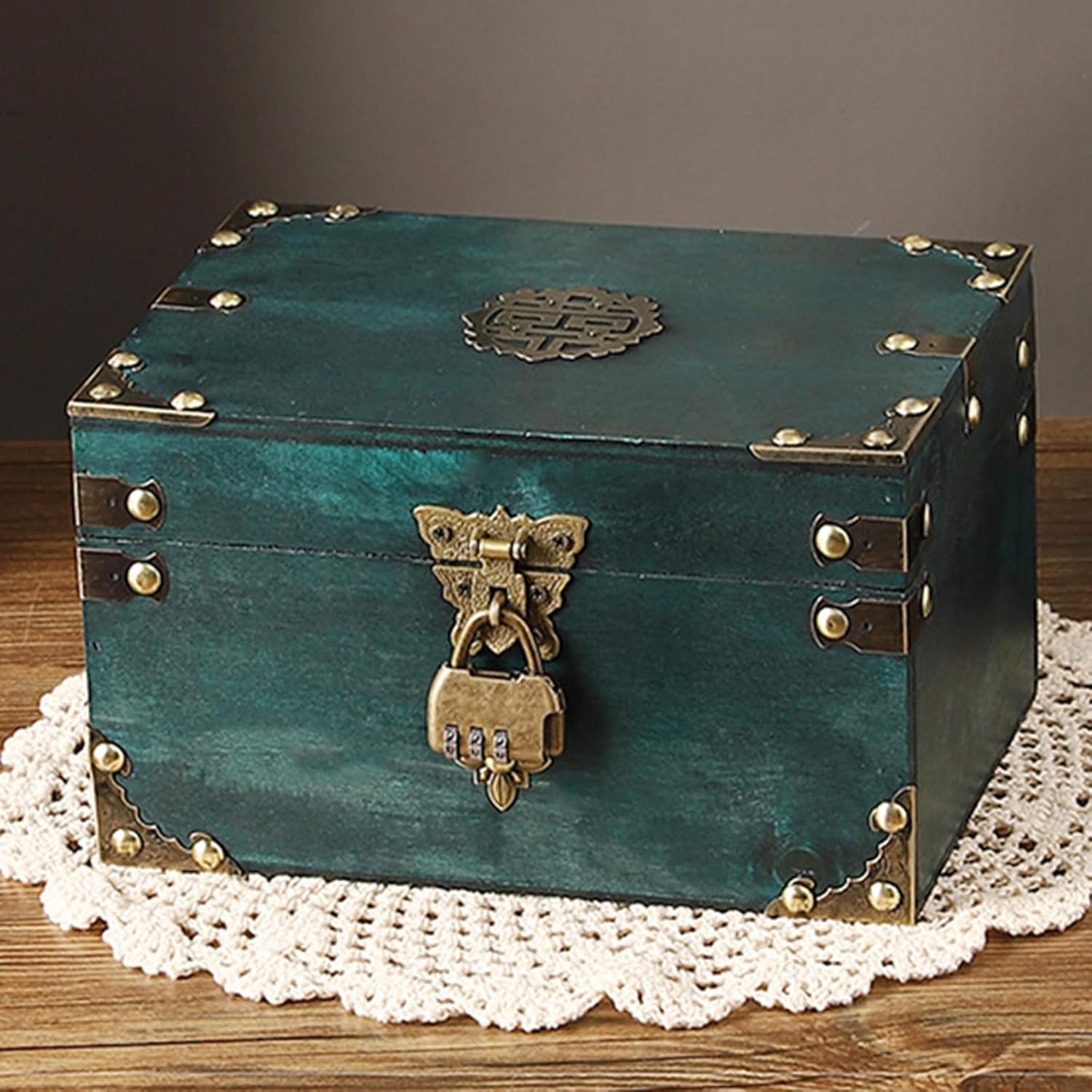 Practical Old Fashioned European Styles Sturdy Wood Trunk Stylish Storage for Travelers and Fashion Lovers Handheld Organizers Case