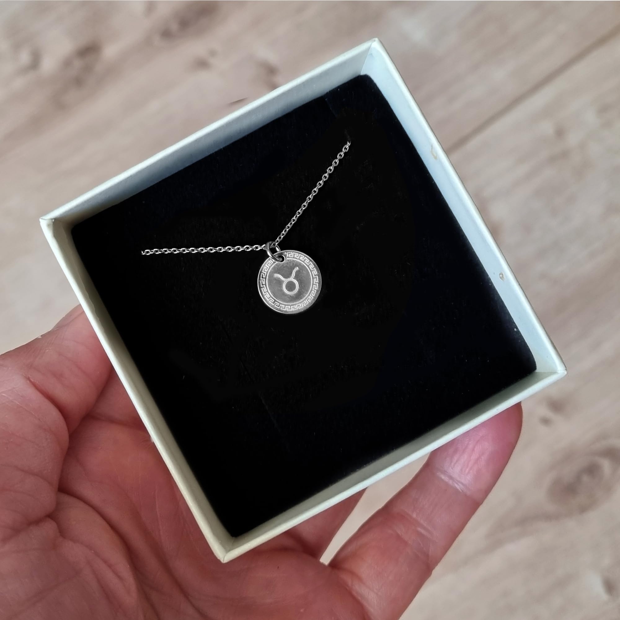 Sternzeichen Kette, Zodiak Anhänger mit Gravur aus 925er Silber