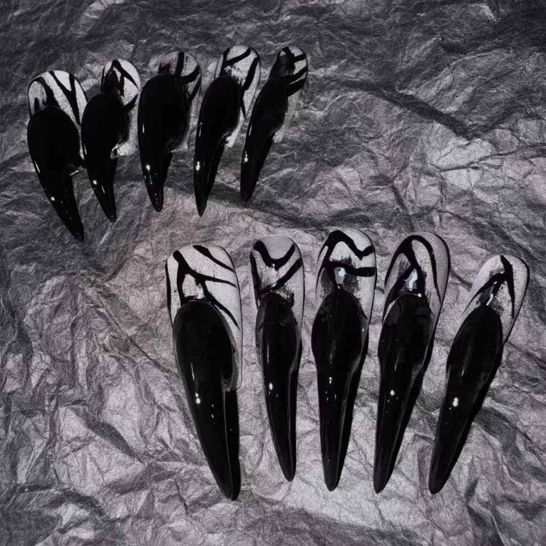 Premium Fake Nails with 3D Dragon Claw Art Dark Theme Ancient Biology Inspiration Easy to Wear Size M