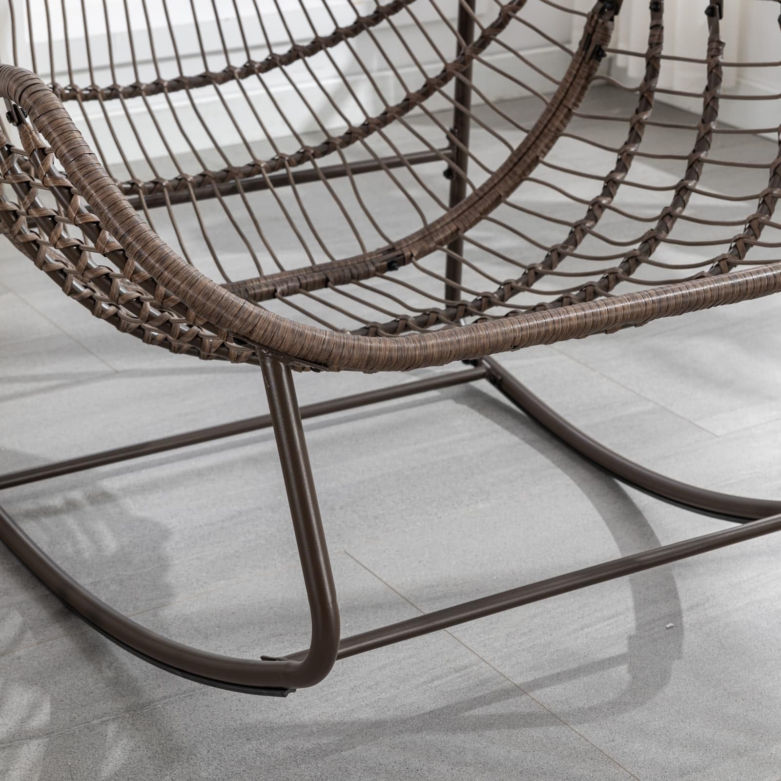 Sweiko Fauteuil à Bascule d'Extérieur en Rotin avec Coussin Moelleux,Fauteuil de Loisirs Ergonomique Adapté aux Porches,Salons,Terrasses et Jardins (LightGray)