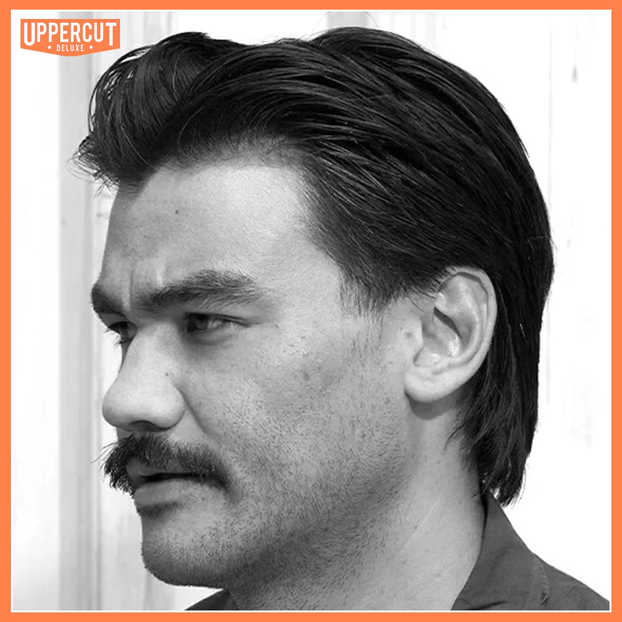 Uppercut Deluxe Matt Pomade – Blacklight Exklusive 100 g Haarpomade, Highland-Duft mit mattem Finish & Orange Fade Design Geschenkdose, Styling für langanhaltenden Halt für Männer