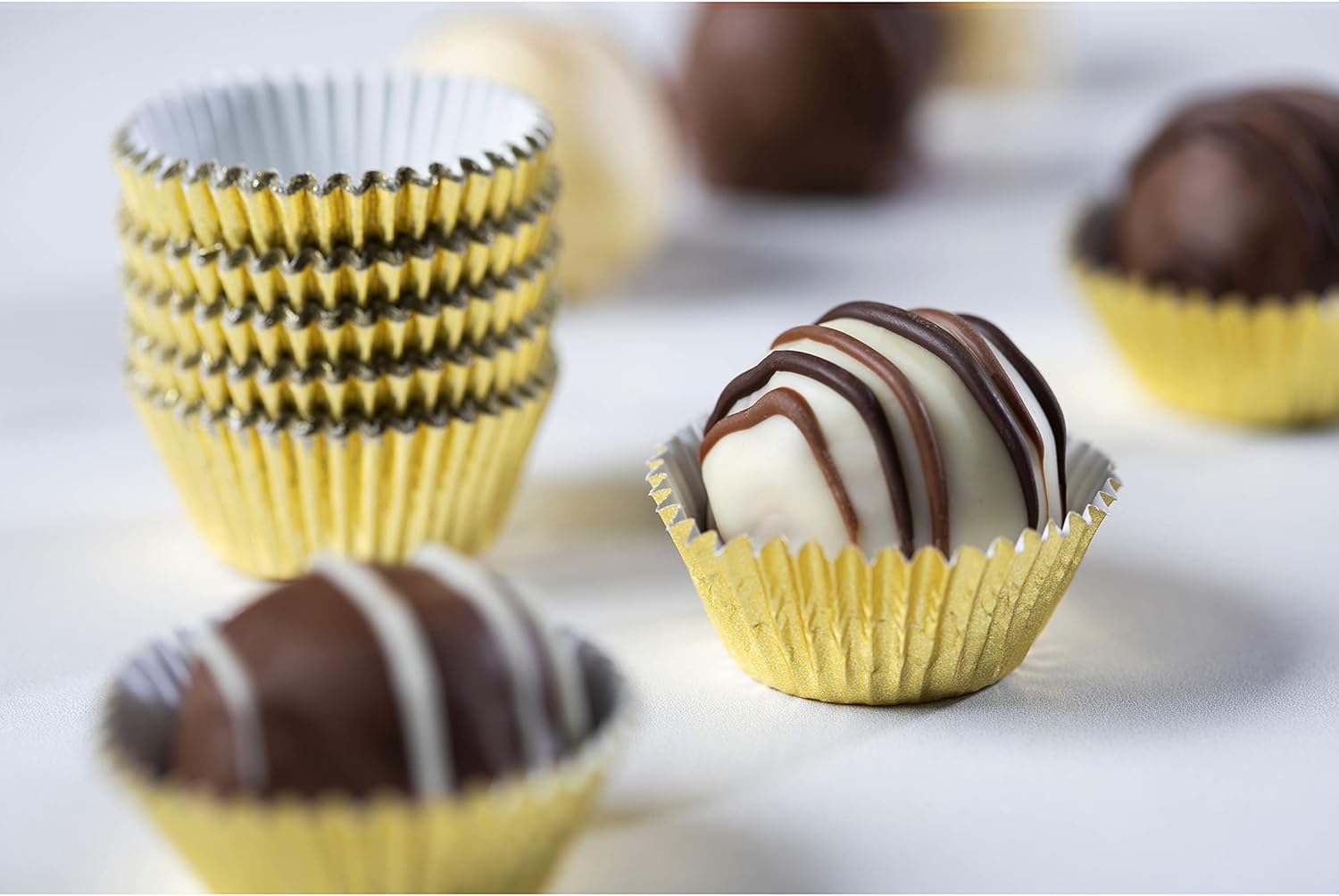 Amazon.com: Pastry Chef's Boutique Gold Paper Chocolate Truffles Candy ...