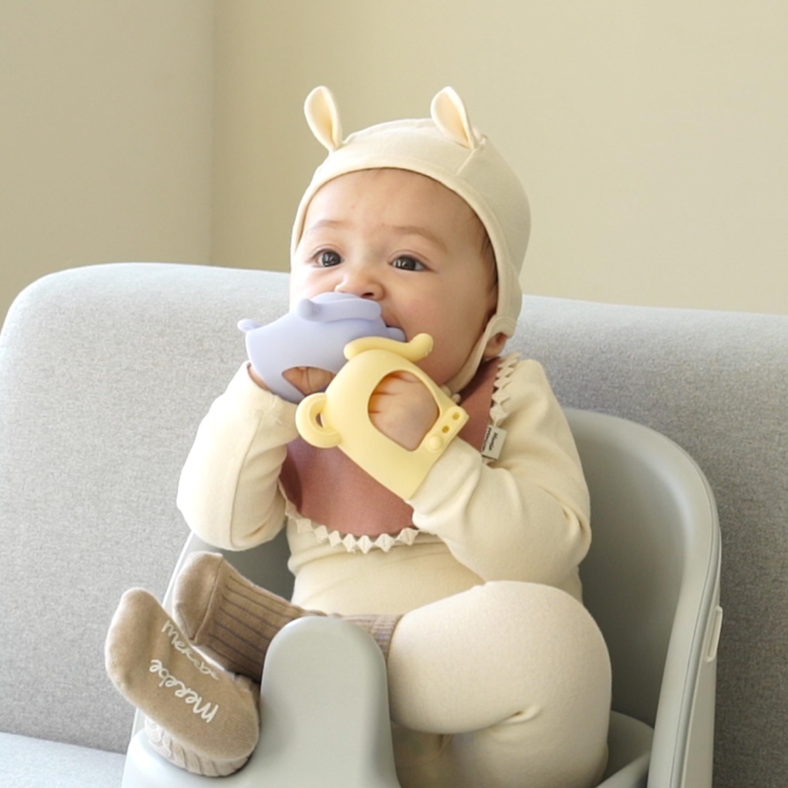 MOYUUM Mordedor de silicona con forma de elefante Moyuum | Hecho en Corea, alivia la dentición, es fácil de sujetar, resistente a caídas y con correa ajustable para la muñeca, para bebés de 3 meses o