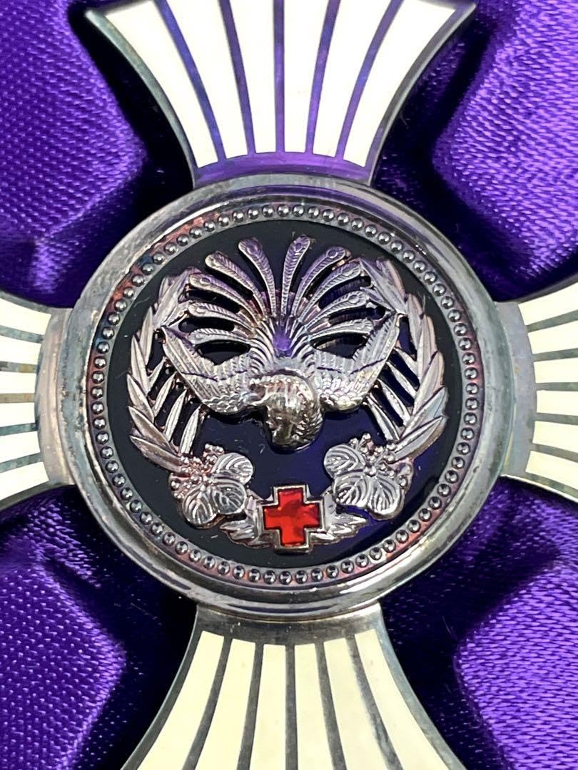 Amazon.co.jp: 日本赤十字社極 銀色有功章 略綬 明治21年 : おもちゃ