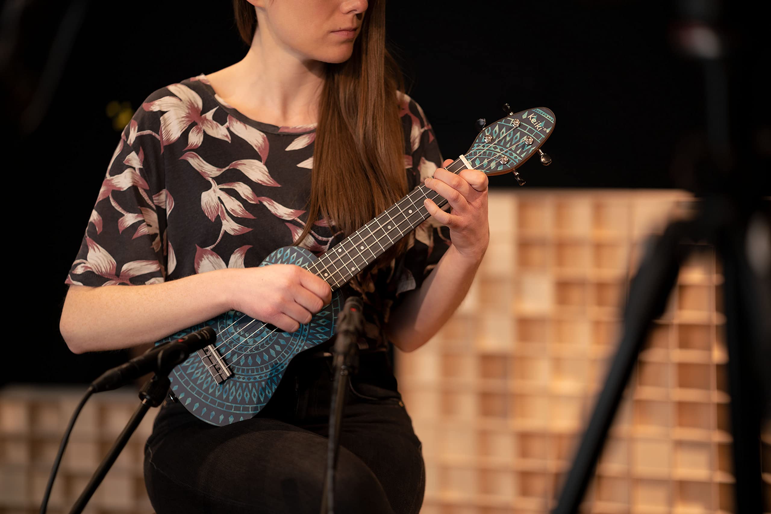 Ortega Guitars Ukelele Soprano azul - Keiki K2 - Kit de inicio incluye afinador, correa, 5 púas medianas y bolsa de dibujo - caleidoscopio azul (K2SS-BKC)