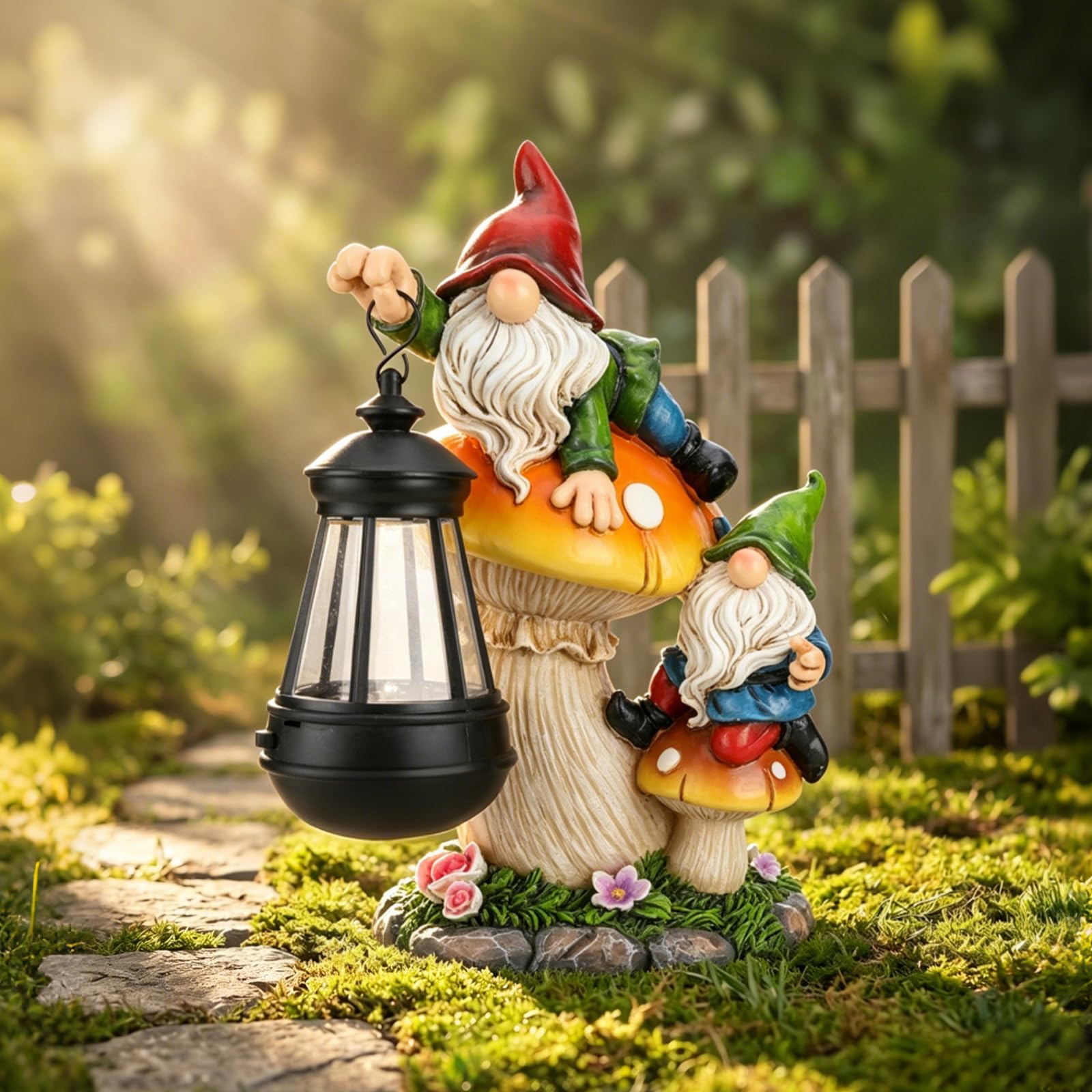 Estatua de gnomo de jardín, grande y divertida figura de gnomo que sube a los hongos y sostiene una linterna solar LED de resina para patio, patio, césped, porche, decoración al aire libre