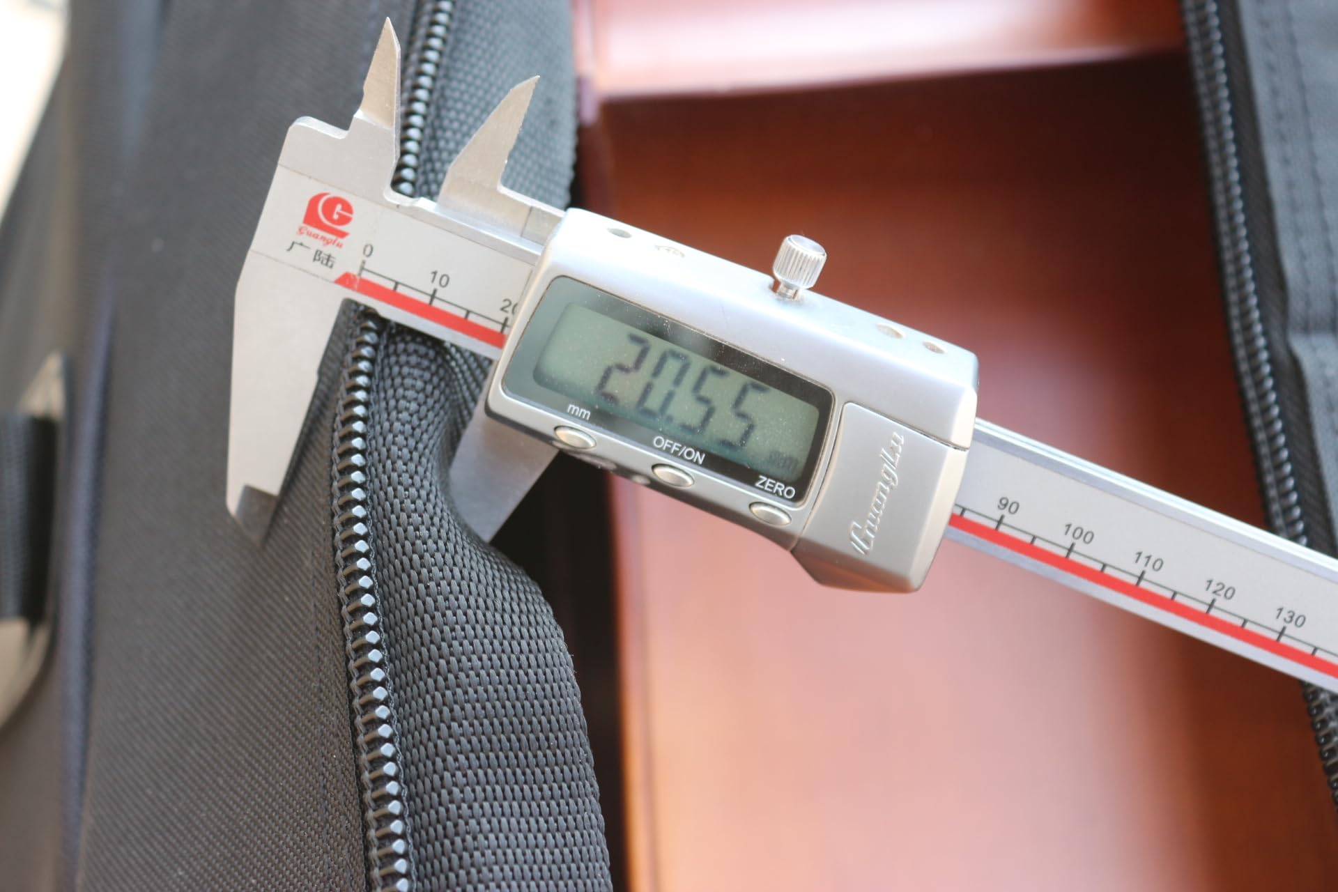 Custodia per violoncello, dimensioni 4/4, esterno in nylon, imbottitura in schiuma spessa 20 mm, spallacci regolabili, tasche multiple, spazio frontale per accessori, tasca posteriore per