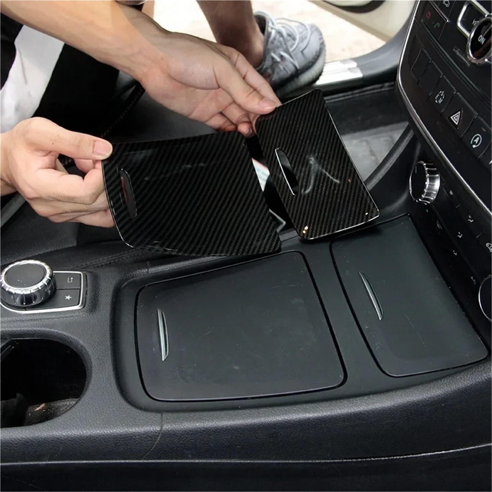 Folia na panel‌ Okleina skrzynia biegów‌ Dekoracja panelu konsoli środkowej z włókna węglowego pasująca do Mercedesa Benz CLA GLA A Class W117 W176 A180 2014-2017