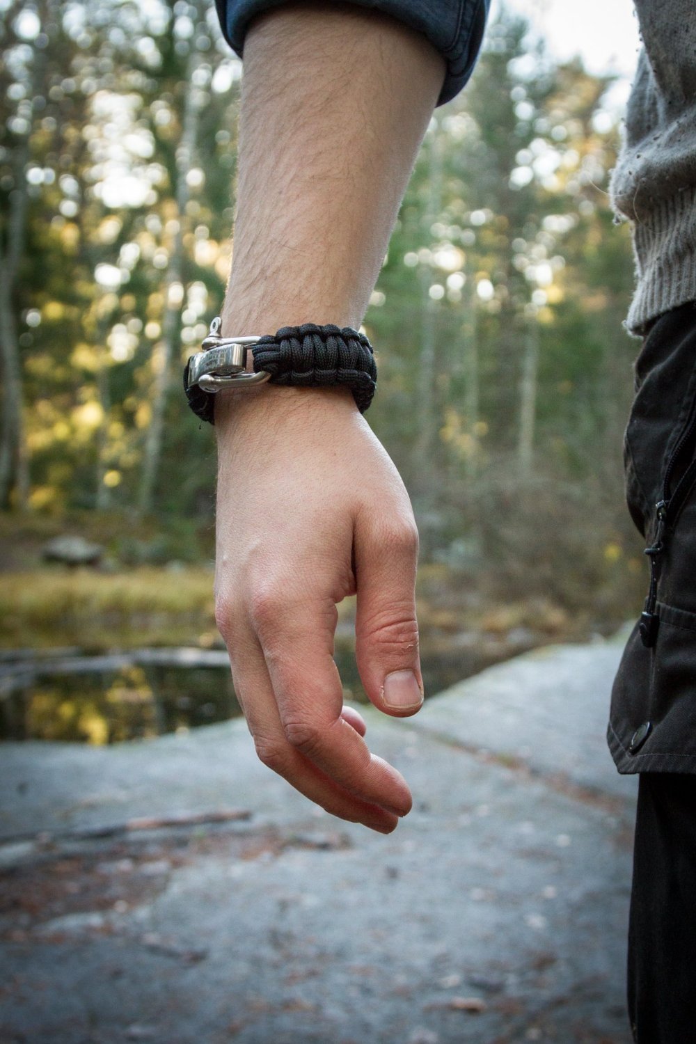 The Friendly Swede Paracord Survival Bracelet with Stainless Steel D  Shackle - Adjustable Size