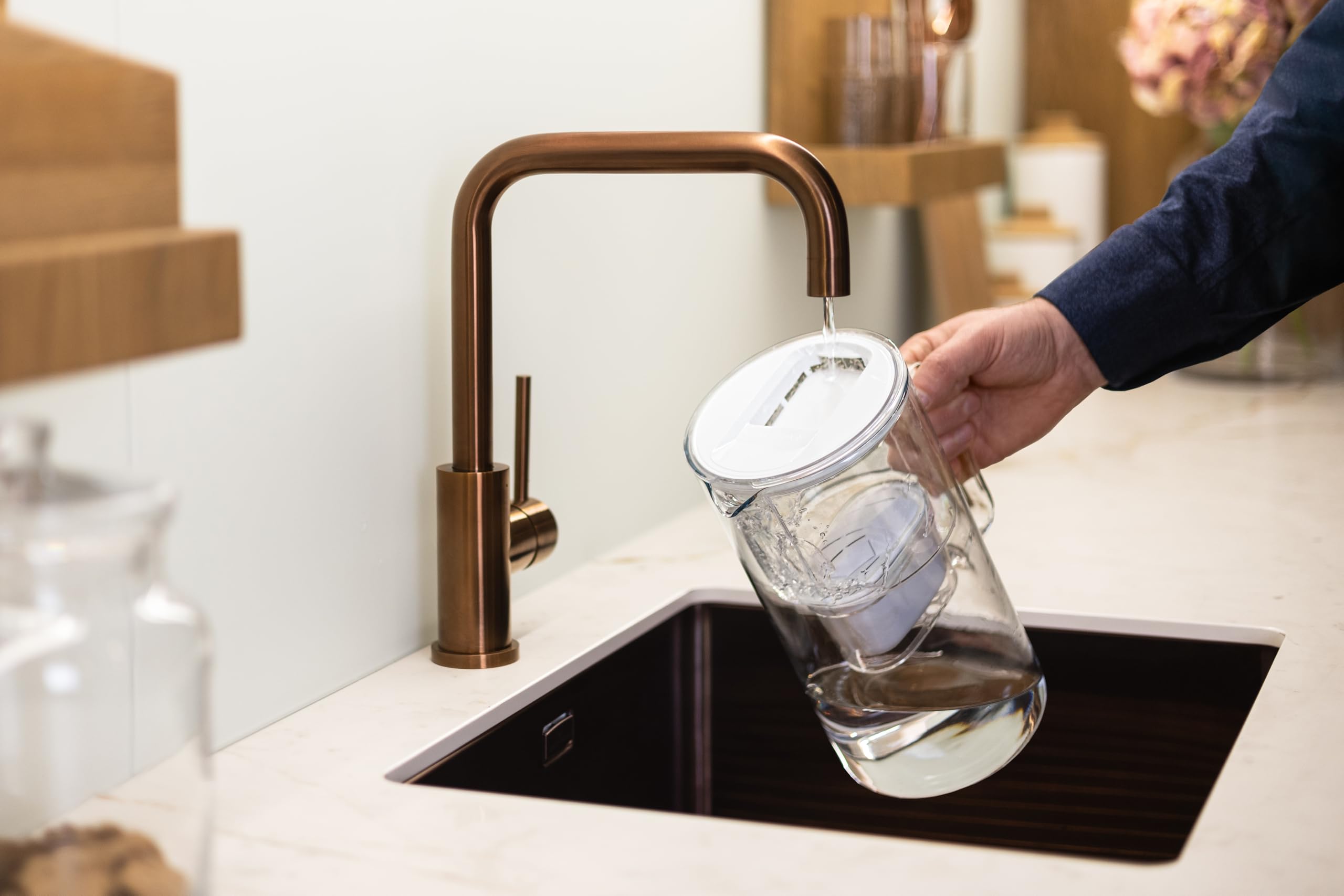 Wessper Wasserfilter Kanne Glas 3 L, Set Wasserkanne und 2 Filterkartuschen, Kompatibel mit Brita Maxtra, Wasserkaraffe für Trinkwasser mit Ersatz Filter - Weiß