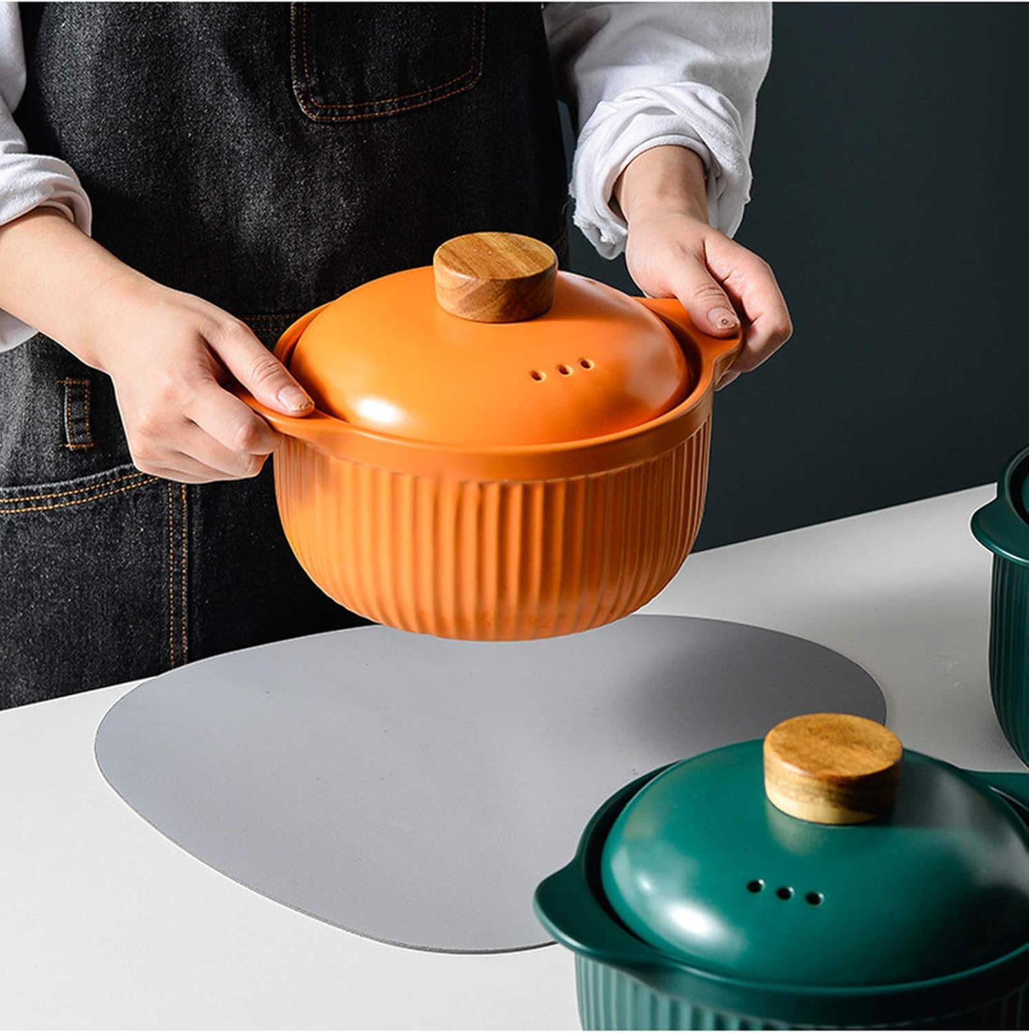 Soup pot slow cooker soup pot high temperature resistant multifunctional casserole household soup pot with lid 2 colors optional(Orange,3.6L)