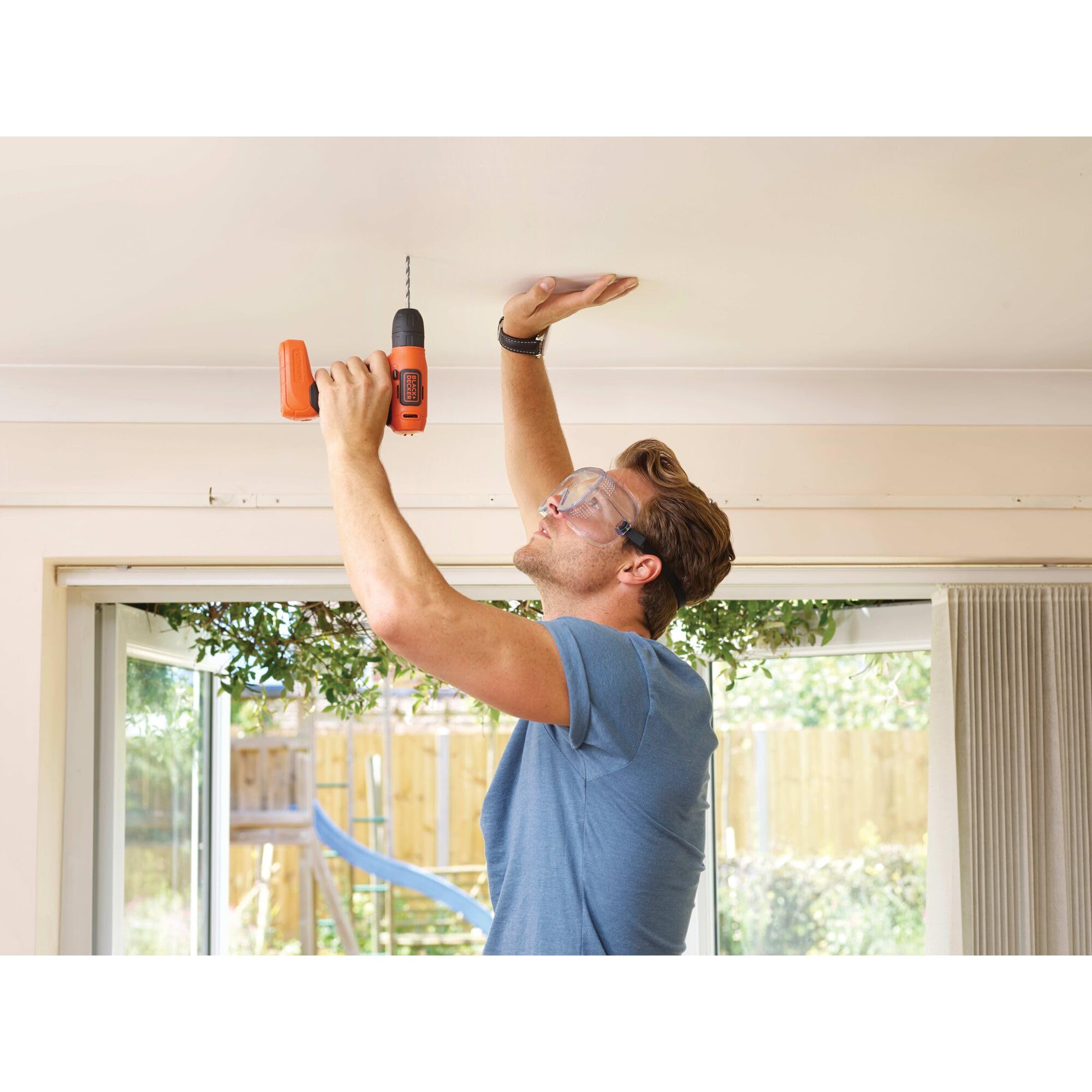 BLACK+DECKER BDCD8GPA Kit Taladro Atornillador BDCD8 Compacto 7.2V, Batería de 1.5 Ah Litio, Incluye con Cargador, Flexómetro de 3 mtrs, Brocas y Bolsa