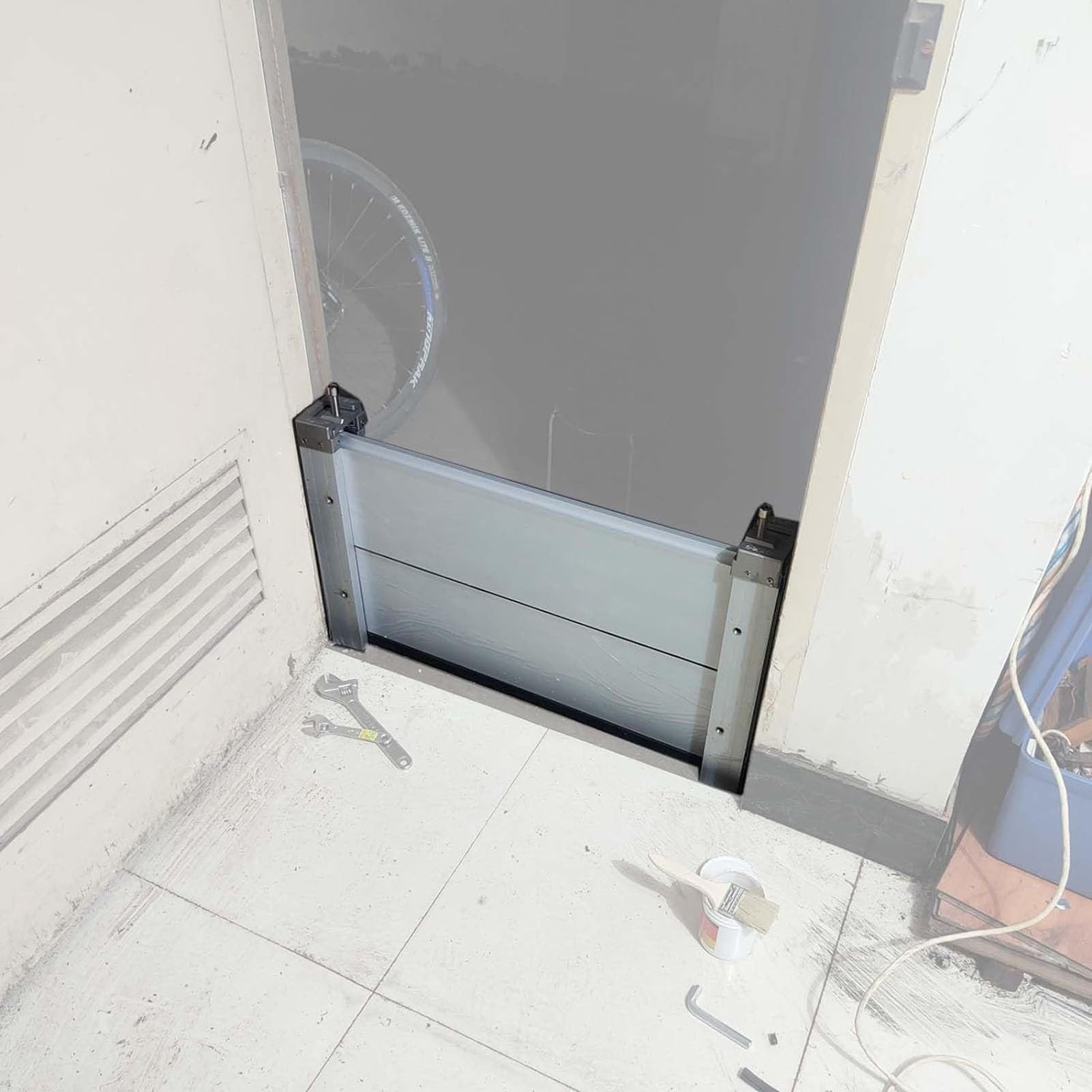 Barrière anti-inondation pour porte de sous-sol : gardez votre maison au sec